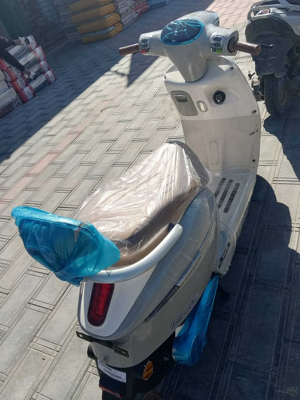 سلام عليكم عندي درجة شحن كفاله
عامه ستخدام قليل جديده بعده فول موصفات 6بطاريات للبيع سعره 850وبيه مجال بسيط المكان ساحة عدن و الشعله ***********

