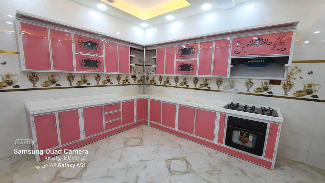 السلام عليكم نشغل جميع المطابخ التركيه الامنيوم و الخشب  حسب الطلب تسكام  درجه اولى متواجد واتساب  ***********
