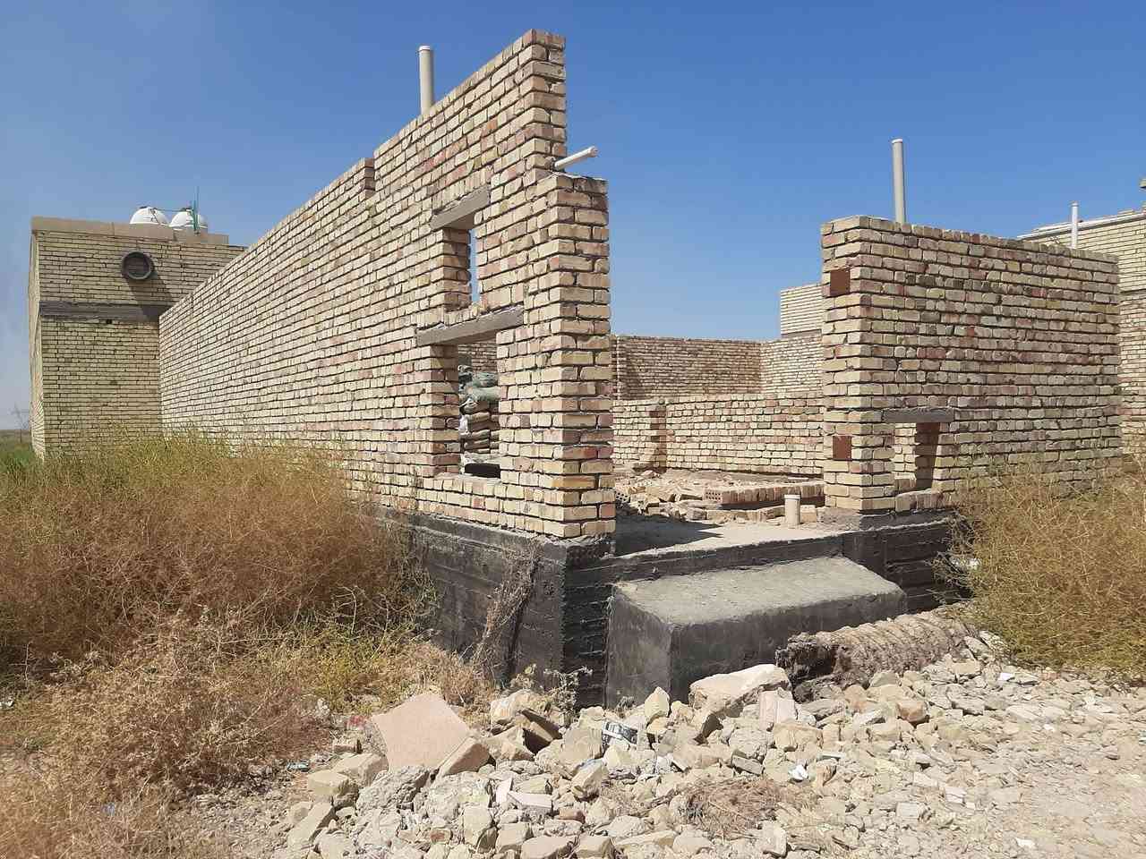 السلام عليكم في منطقة طالب العلي هياكل عدد ( ٣ )للبيع طابو زراعي سند (٢٥)  مساحة الواحد (٩١)خدمات كاملة ماء وكهرباء وتبليط ومدارس بيهن نقص بناء كما موظحات بالصور بيع الكل او واحد اواثنين حسب الطلب او الاتفاق تردون على وظعهن او هيكل كامل او مفتاح  كلشي بسعرة واني حاضر للاستفسار اكثر متواجد واتساب وماسنجر وع الخط(***********) ملاحظة الصور قبل التبليط
