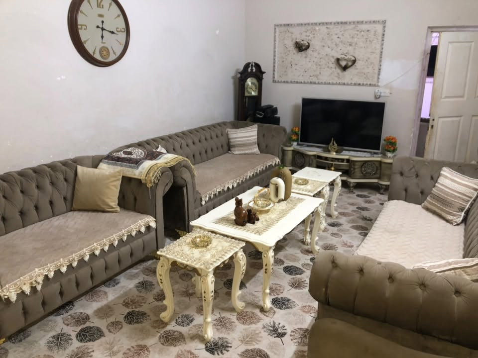كنب • صالون