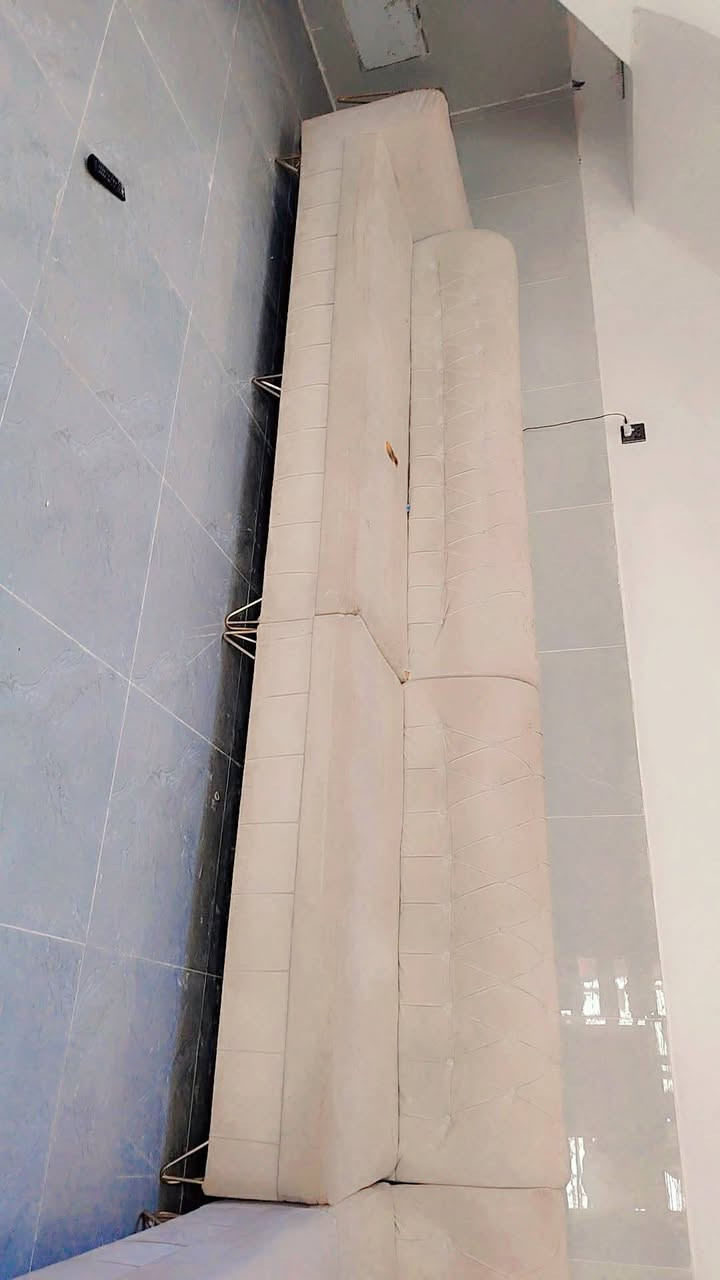 السلام عليكم
كاونتر سعره ٤٥٠
تخم ديوان سعره ١٥٠

