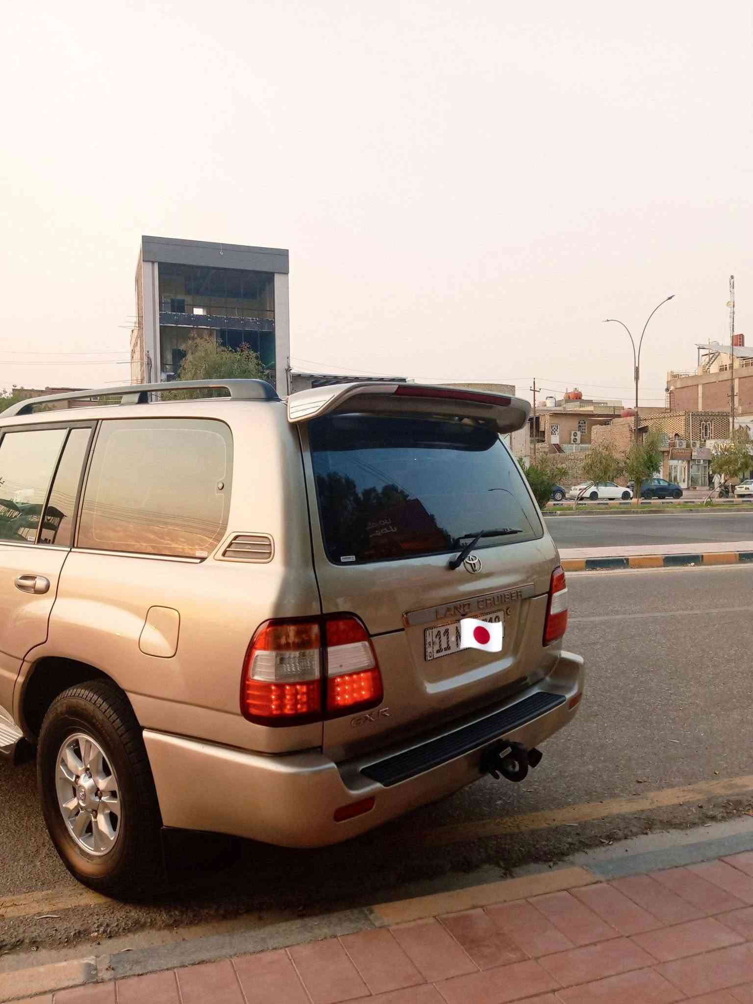 سلام عليكم لاندكروزر للبيع موديل 2003 فول مواصفات تخم تاير جديد تبريد كهربائيات كله شغال فتحه شاشه كامره ثلاث قطع تبريد 7 راكب ثلاجه كير اوتوماتيك مكينه 6 سلندر فور ويل دفع رباعي شغال سياره جديده مكفولة من الضربه صبغ جماليه سعر 150 وبيها مجال رقم الاستفسار ***********  رقم بغداد انجليزي باسمي
