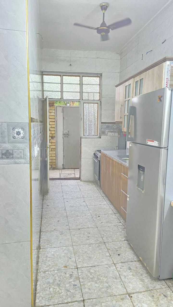 بيت للبيع تجاوز قرب مخبز روعه ام الكبر  المساحه ٨٠ الواجه ٦. طابق واحد ***********

نص مكتوب في الصور:
- الدار للبيع
- ***********