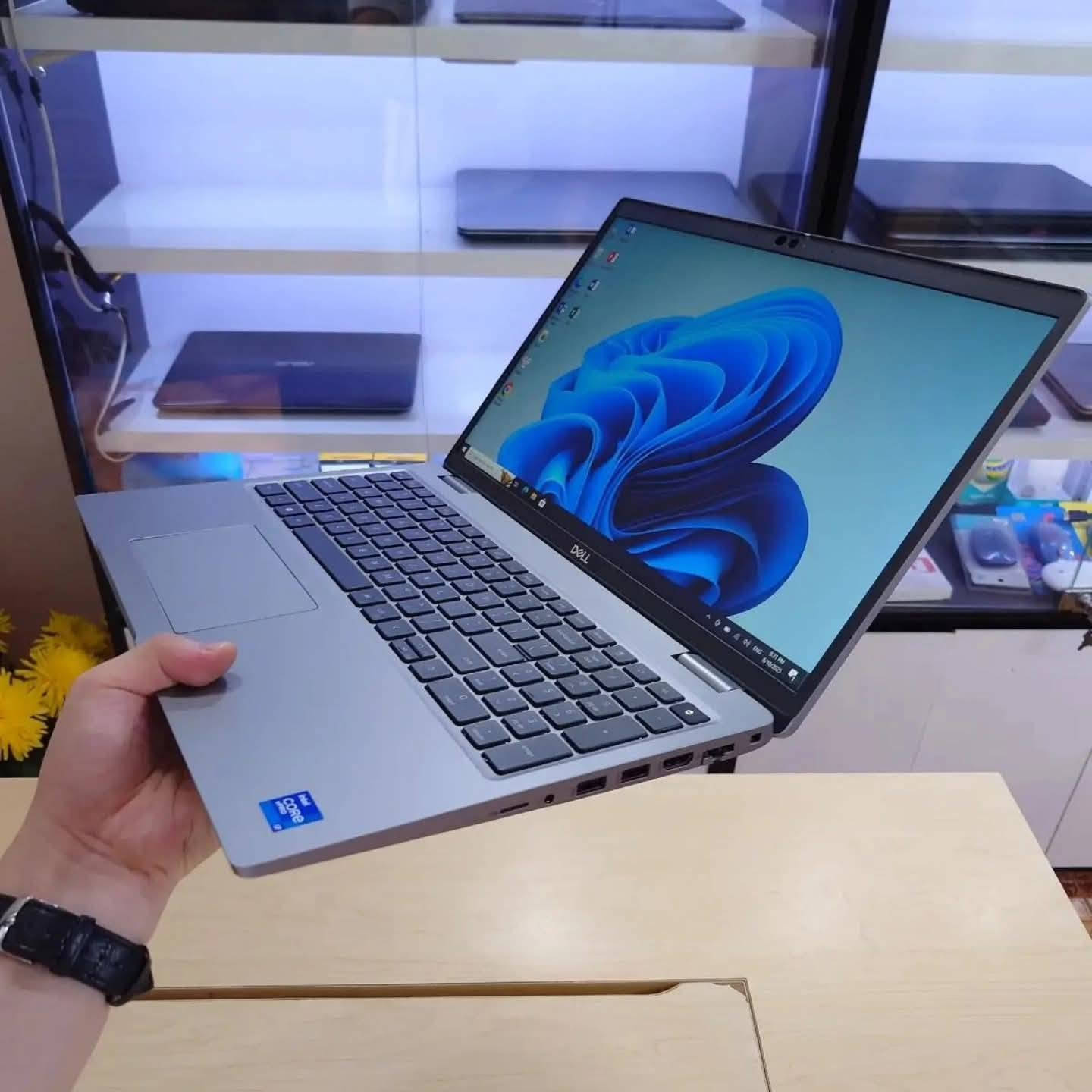 💻 لابتوب Dell Precision
3551 

🔥 جهاز عملي وقوي ومناسب للأعمال الهندسية والتصميم والاستخدام اليومي

🔹 المعالج: Core i5 فئة H – الجيل العاشر
🔹 الرام: 16GB DDR4
🔹 التخزين: 256GB SSD M.2
🔹 الشاشة: 15.6 إنج FHD
🔹 كرت الشاشة: NVIDIA Quadro P620 – 4GB خارجي 🎮

✅ مناسب للمهندسين وطلاب الهندسة
✅ مناسب لـ AutoCAD وSolidWorks والبرامج الهندسية
✅ ممتاز للأعمال المكتبية والدراسة والاستخدام اليومي
✅ رام 16GB لأداء أفضل مع تعدد المهام

🎁 الهدايا مع الجهاز:
✔️ حقيبة لابتوب
✔️ الشاحن الأصلي
✔️ ماوس
✔️ Mouse Pad
✔️ تغليف احترافي داخل كارتون

🛡️ ضمان 7 أيام على عيوب التصنيع
🔍 فحص كامل للجهاز قبل الإرسال
💳 فحص الجهاز بالكامل قبل الدفع والاستلام
⚡ الجهاز جاهز للاستخدام مباشرة

🚚 التوصيل متوفر إلى جميع المحافظات

📍 الموقع: بغداد – الأمين الثانيه

واتساب ***********
السعر 600 الف فقط
