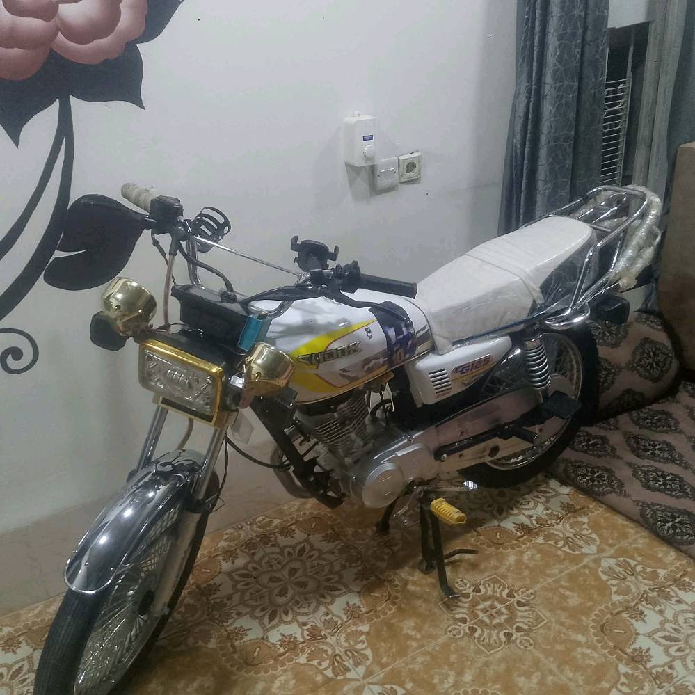 دراجة ناريه سولن 4كير موديل 25 محرك كير بشرط 
مابي صرف عنوان كركوك السعر 550بي مجال قليل 
رقم تلفون ***********