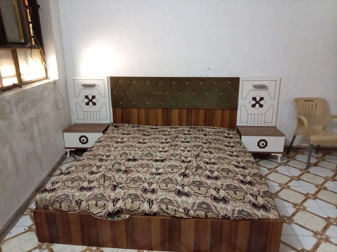 سلام عليكم غرفه تركي للبيع ستعمل قليل السعرمناسب جربايه + كنتوا سلايت + ميز تواليت  العنوان حله طهمازيه الشراي هذا رقمي بي واتساب ***********
