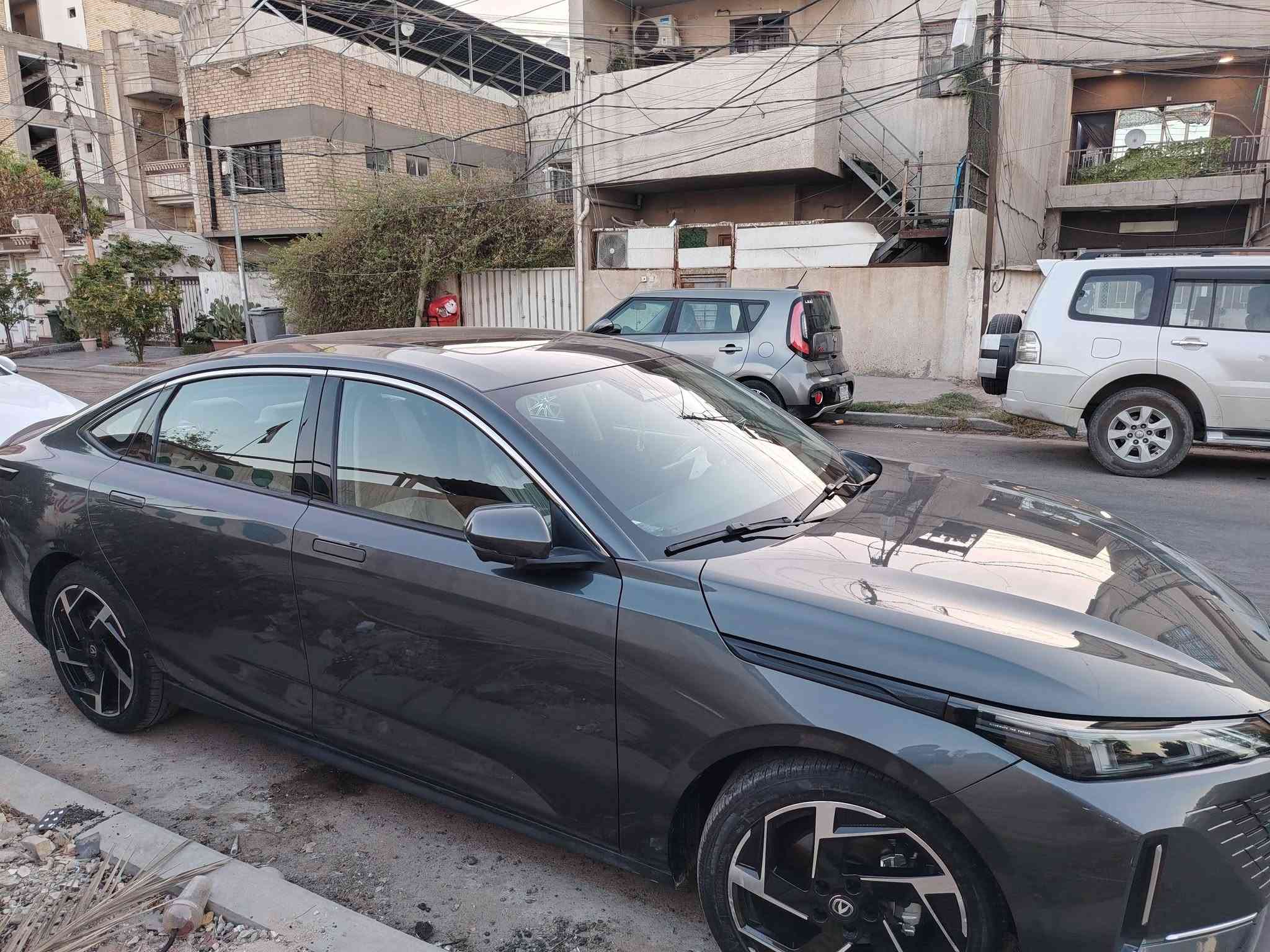 شانجان ايدو بلص ٢٥بضمان الشركه ماشيه39000رايده ب ٢٢٠٠٠٠٠٠وبيه مجال للشرايه بدون حادث ولا صبغ 
واتساب ***********

نص مكتوب في الصور:
-  22000000IQ