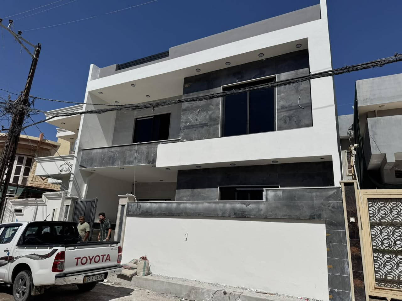 🏡 دار للبيع – حي الملاين الأولى | قرب جامع الصواف

فرصة مميزة للسكن الراقي والاستقرار ✨

📍 الموقع: حي الملاين الأولى – قرب جامع الصواف
📐 المساحة: 165 م²
📏 الواجهة: 10 متر
🏠 التصميم: واجهة مودرن عصرية وأنيقة
🔑 التسليم: تسليم مفتاح خلال 10 إلى 15 يوم فقط
🏘️ الاستعمال: بناء سكني حصراً، وليس تجارياً

دار بتصميم حديث وموقع مميز، مناسبة للعوائل الباحثة عن السكن الراقي والجاهز.

📞 للاستفسار والتواصل:
***********
***********

🔑 احجز فرصتك الآن واستلم مفتاح دارك خلال أيام!
#دار_للبيع #الملاين_الأولى #جامع_الصواف #الموصل #عقارات_الموصل #بيوت_للبيع #عقار_الموصل #دار_مودرن
