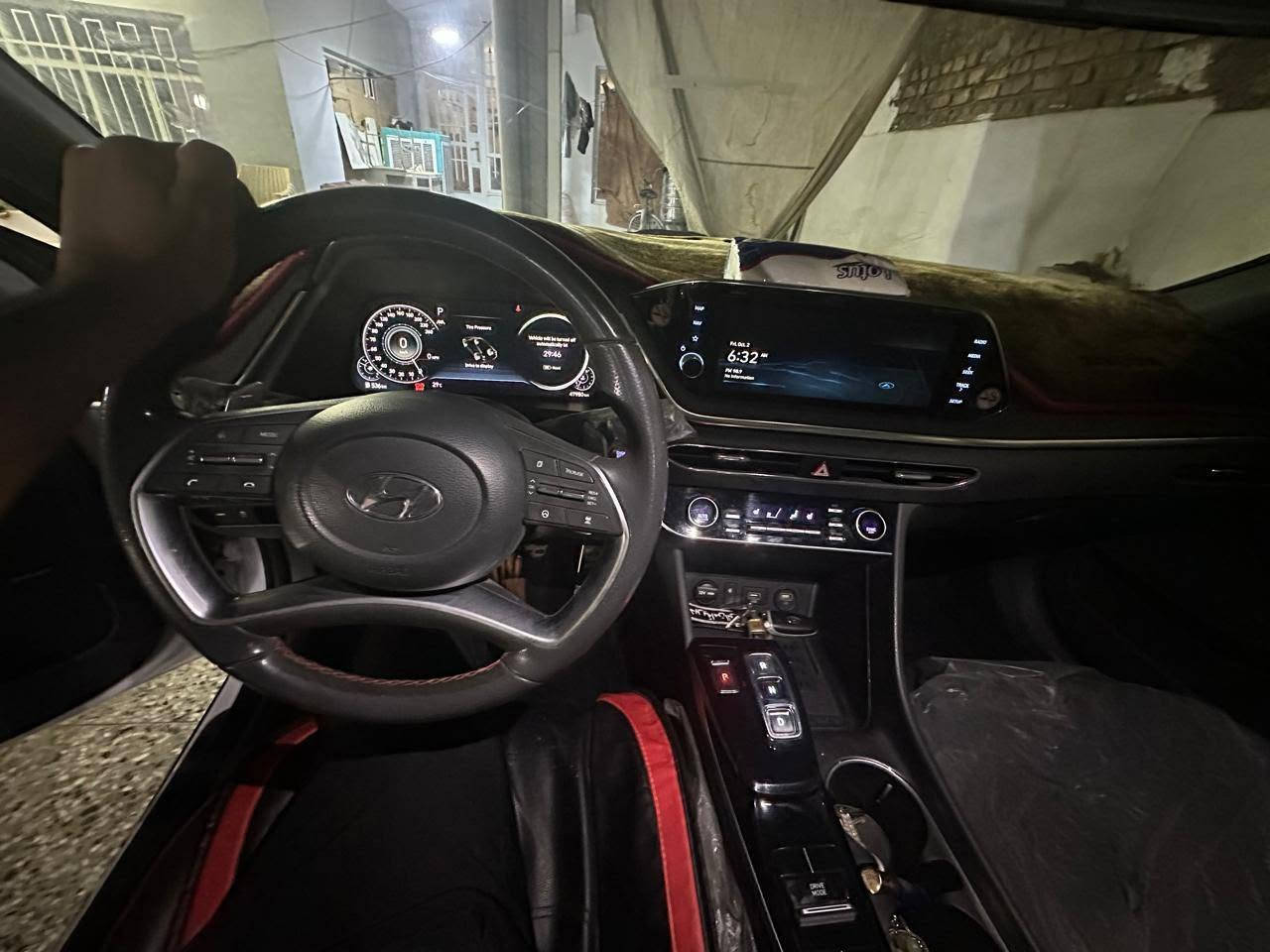 سلام عليكم للبيع سوناتا سيل بلاس 2023 فول مواصفات مكينه 1600T حادث جنطه و حوض بدون صبغ او تبدلين بيهة بارد باب سايق خمس اصابع سياره ماشيه 48 الف سياره جديد رقم بغداد سياره كتاب معوقين بأسمي بعد سنتين و تفك مكاني بغداد رقم *********** بس واتساب لخاص مفتوح سعر 180 وبيهة مجال
