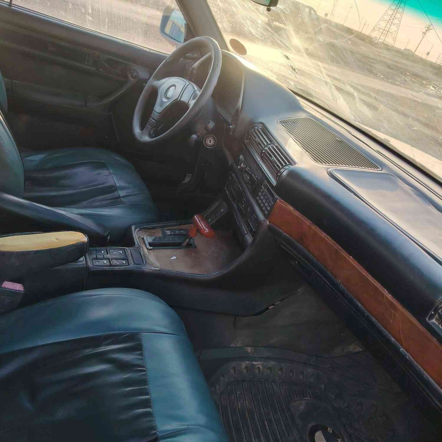 سلام عليكم سياره للبيع بي ام دبليو موديل 93 مكينه كير جدد حداديه اماميه خلفيه جدد سياره جاهزه عله اخر حبايه سياره رقمه بقداد نكليزي السياره بسمي مداوره ثاني يوم علمن بس تبريد مفصول(***********)
