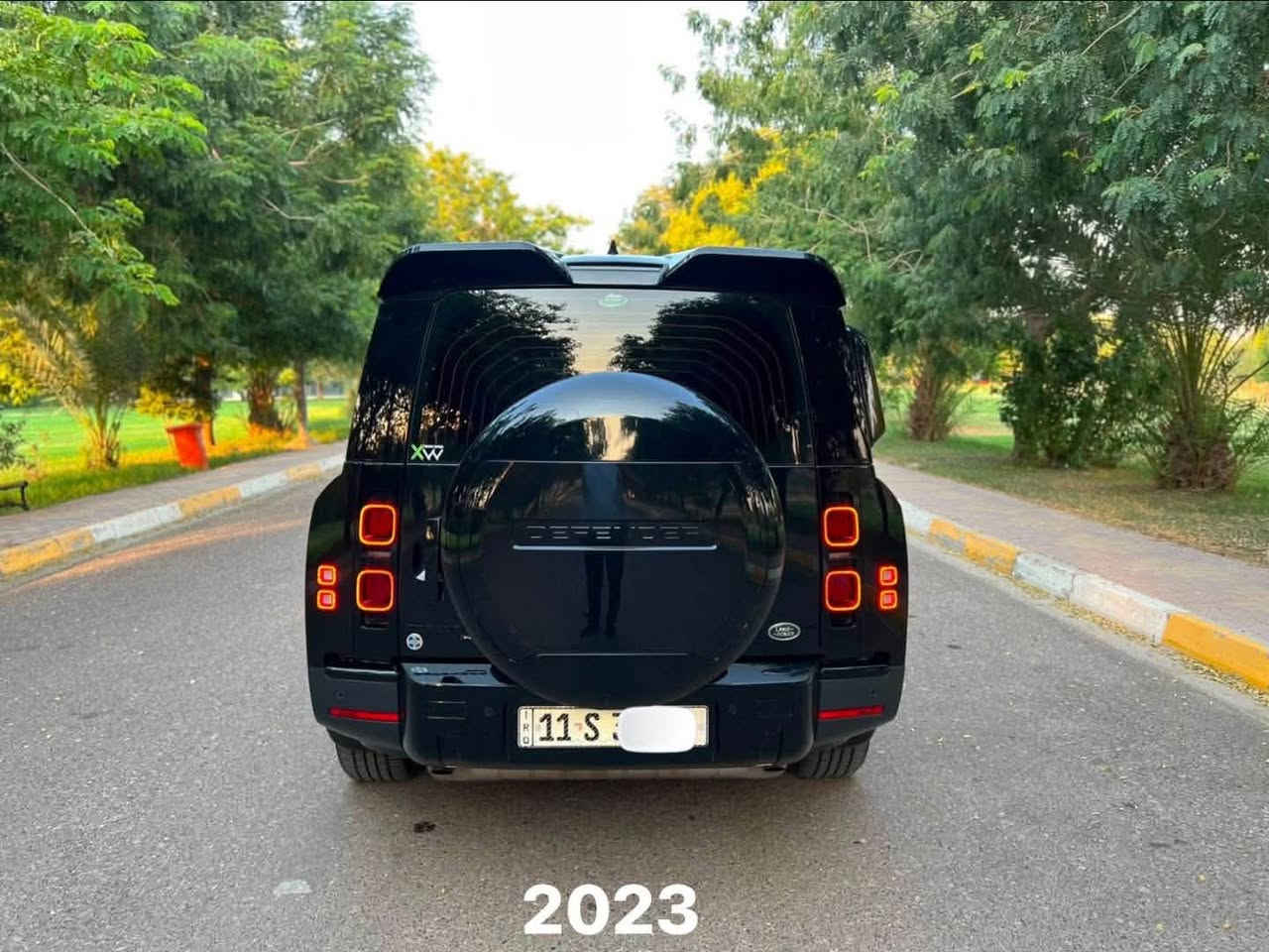 السلام عليكم  🎖️للبيع فقط 🎖️

Land rover 2023 defender 🇬🇧sardar -p400 -130

المحرك  V6  محرك 3000

ضمان وكالة سردار ✅
شاشه جبيره 
جكات 
مزوده اب كماليات كامله 🎖️

السيارة مغلفة  PPF

عداد المسافة المقطوعة  43   Km
 
بيها كلير بالجاملغ الامامي الايمن بدون فتح 
و PDR مقدار ١٠ سم بالجاملغ الخلفي 
 
صيانه كامله مسويلها  بالوكاله وبعدها بالضمان 
تراي زيرو

مكان السياره بغداد الكراده 
السعر جدا مناسب  ٤٣٥ ورقه 🔥
***********
