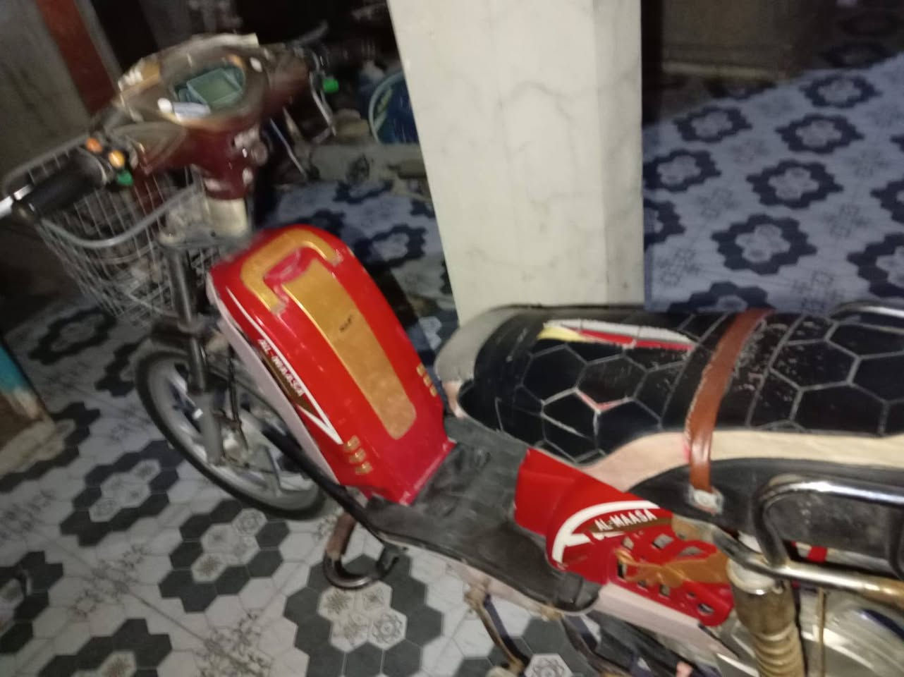 السلام عليكم ماطور شحن للبيع السعر 250  وبي مجال كلشي مابي بطاريات نظيفه  العنوان الكرمه شارع 20 رقم الموبايل ***********
