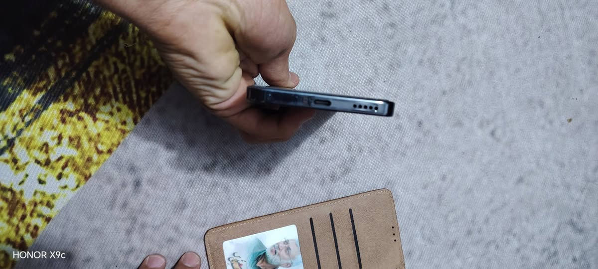 هونر اكس 9D
جديد مستعمل ٣ اشهر فقط نضافه ٩٩٪
كامل مع ملحقاته كارتون وشاحنه ٦٦ واط مالته الاصليه 
ومعه كفر عدد ٤ هديه 
السعر ٤٢٥  بي مجال بصيط جدااااا
الجديد جاي ينباع ٥٣٥
رقم الهاتف ***********

