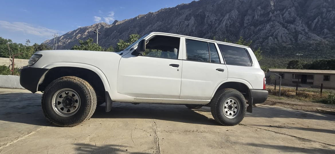 نیسان پەترۆل
2001
4 X 4 دەبڵ ئەکسل
تەبریدی زۆر ساردە
چوارتایەی شاخاوی
مەکینەی زۆرپاکە
کۆمەڵێ مەسرەفی چاکم تێداکردوە
لەسەر ساغی کامل بۆیاخ کراوە
سەنەوی تازەیە تا 2031
هەزەوبەڕاد تا 2027
مەسرەفی یەک دیناری تێدانیە
بێ شوخت و برینداری
نرخ
95 گەڵا وکەمێک مەعامەلە
*********** 
0049 171 5171518 تەنها وەتی ئەپ
سوپاسی ئەدمین
