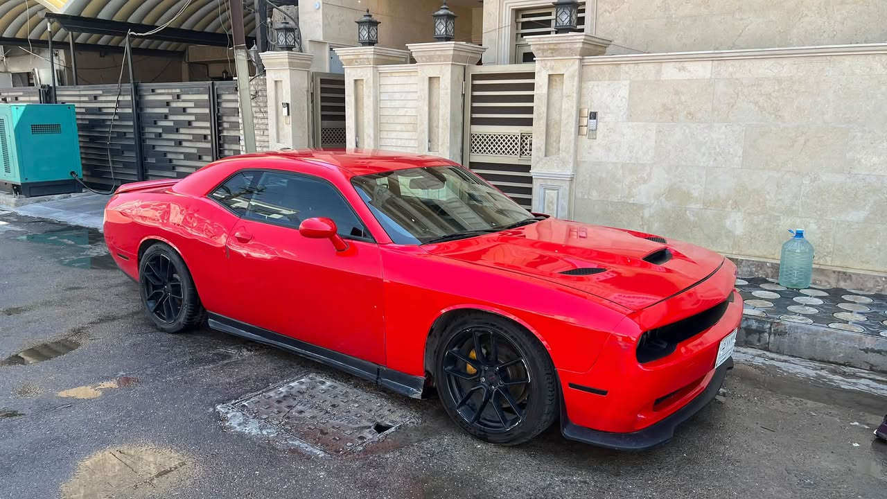 السلام عليكم
جالنجر 2021 
مواصفات sxt 
ماشيه 80الف
قطعتين صبغ 
محدثه كت srt بنيد ودعاميه وويلات 
السياره بيها ملاحظه موضحه بلصور بلجاملغ الخلفي
المكان الكراده شارع 62 
التواصل على هاذ الرقم فقط ***********
