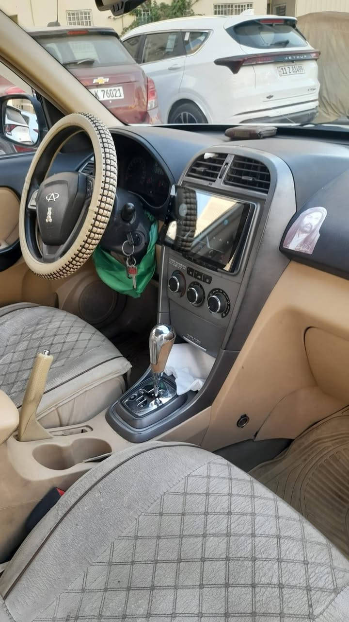 نظيفه ومتعوب عليها ومنظومه كير جديده ماصارلها شهرين
وصدرها نظيف 
تبريدها ثلج وتدفئه وتبريد بالمقاعد وغلق جام ذكي وفتحه
 سقف حساسات وبيها زنون اصفر جديد 
بالنظر للدولار اعرضها عراقي ب8ملايين لليشتري يتواصل وياي حصرآ على رقمي او واتساب ***********
