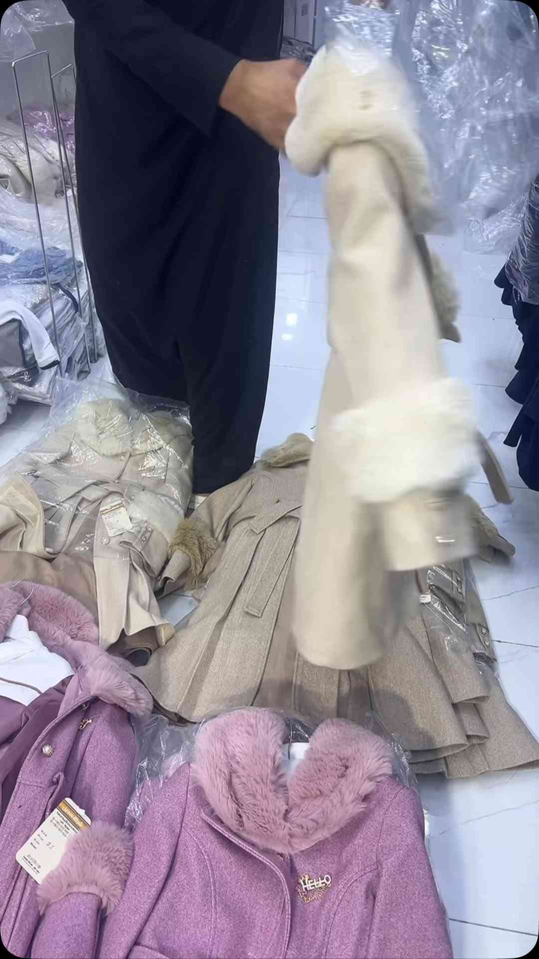 ملابس • للبيع