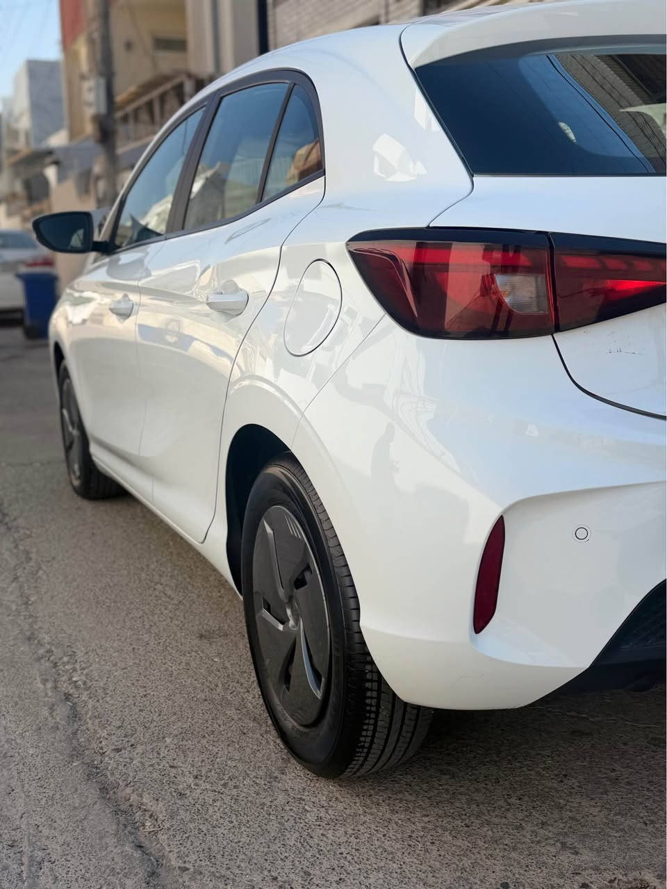 ئێمجی سێ ٢٠٢٥ کلین ٢٨ کم 
بێ سبوغ بێ ساردە کوت بێ بۆیاغ و لێدران هیچی نیە 
*********** أربيل, العراق

نص مكتوب في الصور:
- 2025 ***********