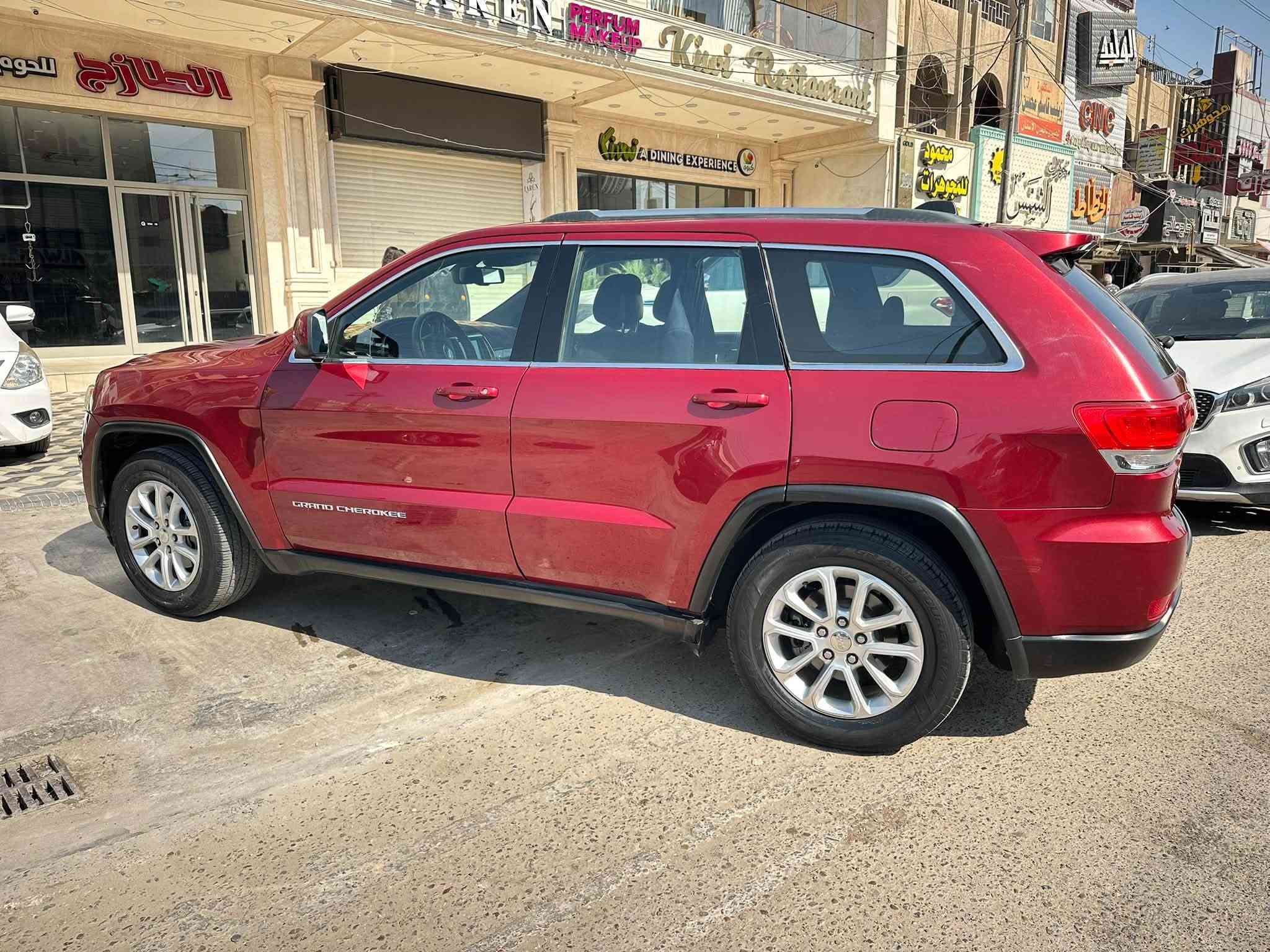 السلام عليكم
جيب لاريدو ٢٠١٥ 
بيها بابين وجاملغ خلفي 
سياره رقم بغداد بأسمي 
السعر ١٦٨ وبيها مجال 
للاستفسار ***********
