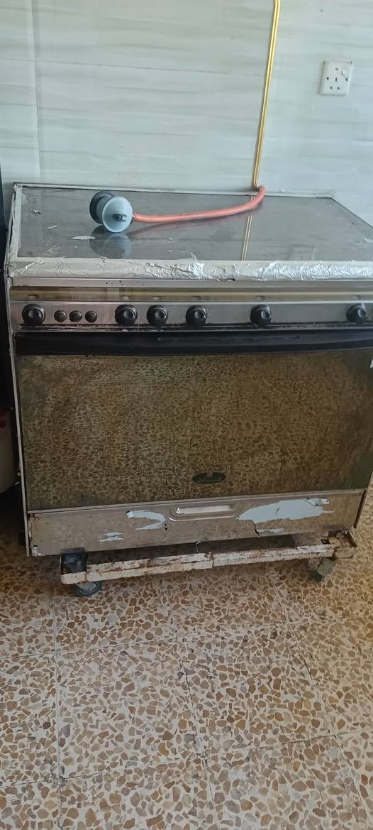مرحبا يوجد لدينا اغراض بيت كامل للبيع طخم مبردات صوبات مجمدة سبلت كانتور بابين عدد 2تخوت 3 صاج غسالة اوتماتك مجمدة ثلاجة مكنسة كهربائية ثرامة  لحم المهتم يخابرنا على هاذ رقم مكان برطلة حي السلام رقم تليفون ***********
