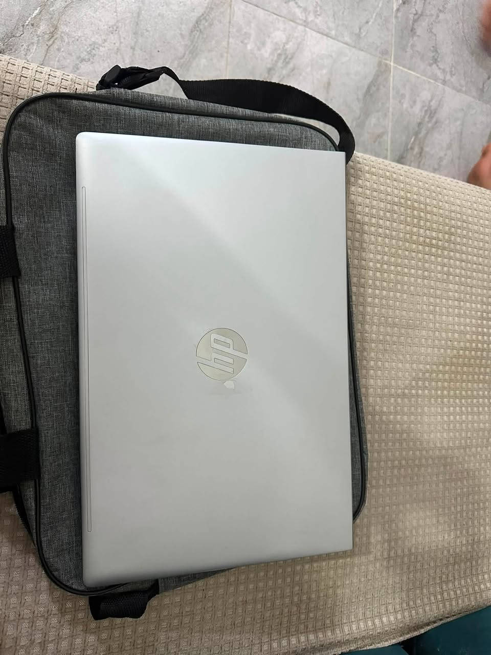 السلام عليكم ويندوز 11لبيع
مواصفات  (HP ProBook 450 Series)

الشاشة: بمقاس 15.6 بوصة بدقة FHD (1920×1080) ومضادة للتوهج.

الذاكرة (RAM): يدعم تركيب ذاكرة عشوائية تبدأ من 8

التخزين: يعتمد على أقراص فائقة السرعة من نوع SSD NVMe M.2 بسعات تتراوح بين 256 جيجابايت 

الأمان: يحتوي على نظام HP Wolf Security المتطور لحماية النظام والبيانات من الفيروسات والهجمات السيبرانية
 
استخدام قليل ونضيفه كدامك  

سعرها 450وبيها مجال قليل مكاني بغداد اتصال مفتوح ***********
