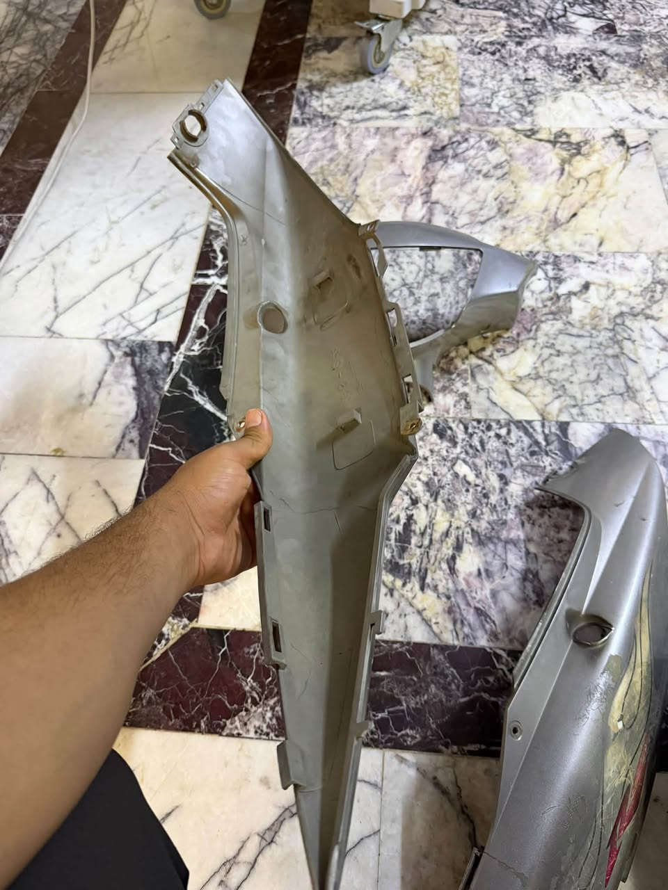 سلام عليكم كفرات ماكس عدله كفرات زلغ  ما بيهن ليط كامله ختم واحد الكفر نضافه 100/100العنوان البلديات مخازن سمنت السعر 90الف  رقم ***********متواجد فقط اتصال
