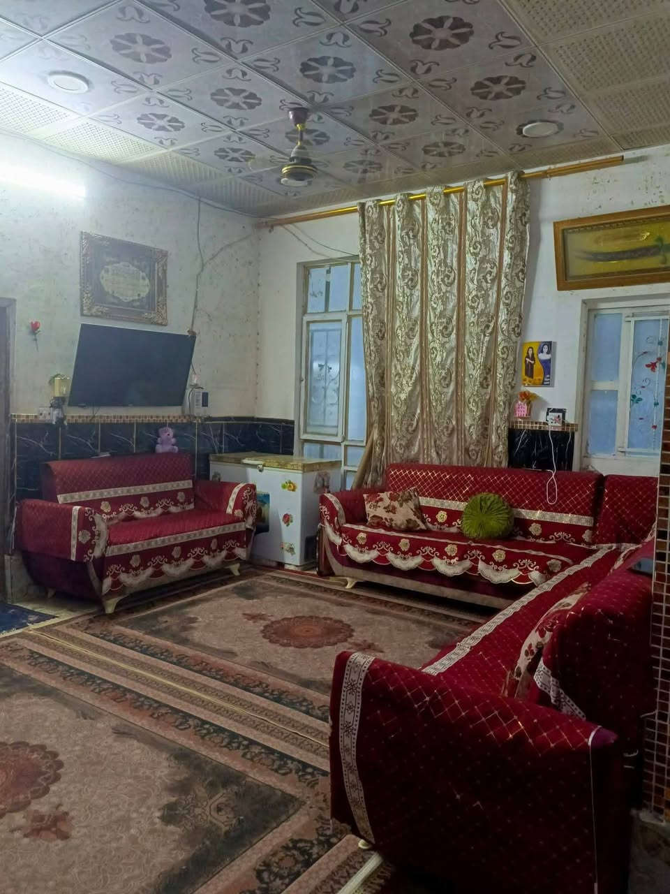 السلام عليكم دار للبيع مساحه 150 متر
محتويات الدار غرفت نوم 4×4

ولغرفه الثانيه هم 4×4

وغرفه ثانيه 6×3

 موقع البيت بابل سكندريه حي الامير قرب المدرسه الصينيه

كافت الخدمات ولبيت صاير مقابيل المدرسه البيت واسواق وكافت الخدمات موجوده واسواق قريب عل بيت البيت بسعر 88 +البيت مطلوب عل مبادره +البيت طابو صرف

***********
