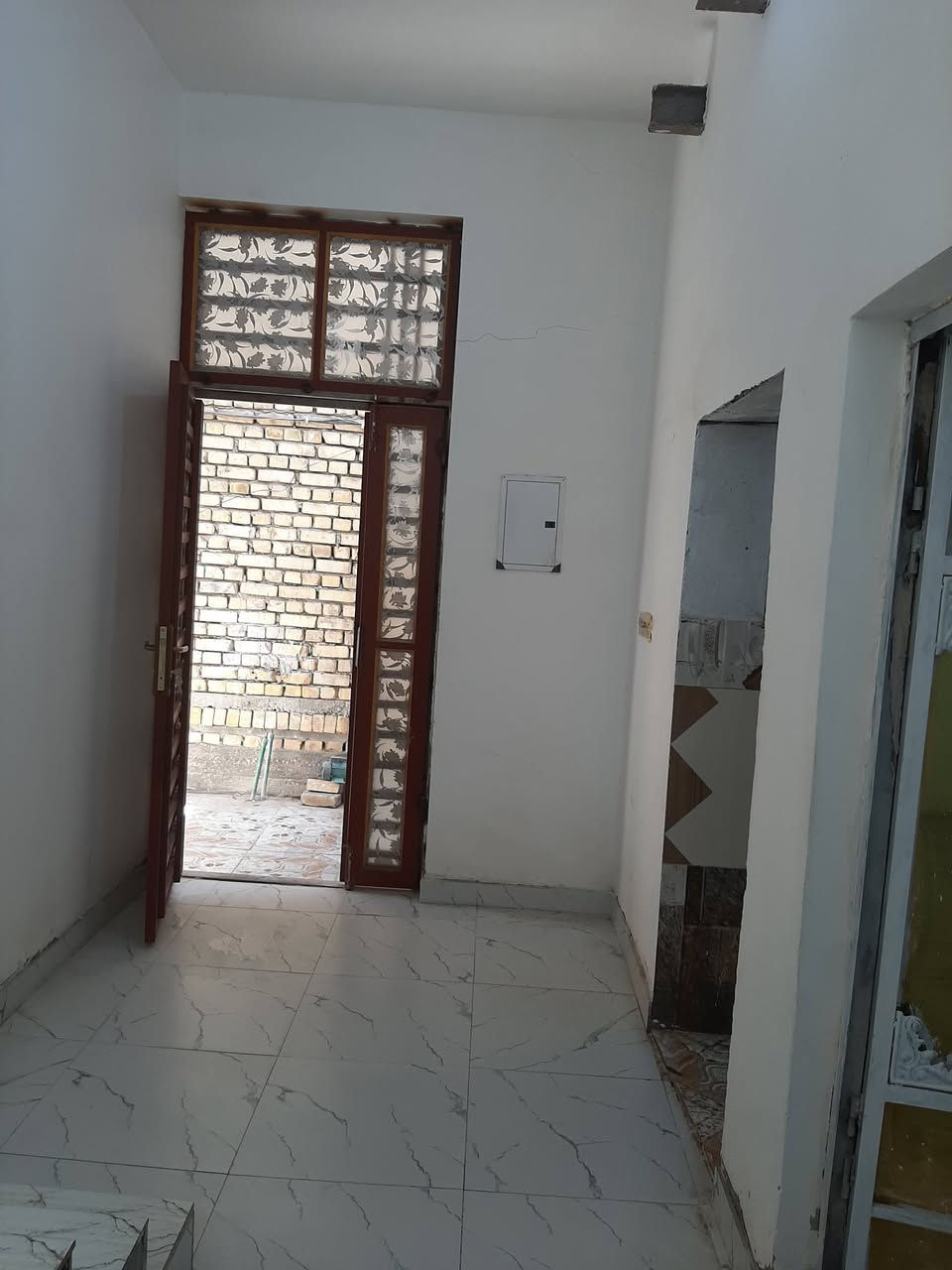 بيت خلفي ١٠٠متر بالصالحيه خلف مجمع قاهر الأسعار غرفتين الفوك عوزه لبخ واستقبال ٩ متر بيت مرتب ونظيف سعره ٩٥ اتصال خاص او رقم ***********
