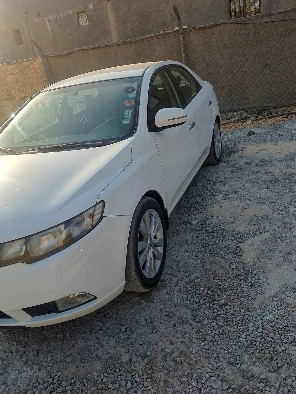 سيراتو موديل ٢٠١٢ السياره جاهزه من كلشي مكينه كير تبريد حداديه تخم تاير السياره جديده بيه باب صبغ وجاملغ خلفي وشويه بقبق الجنطه بدون اي دواخل مكفوله من تكم حوض شواصي والتبديل تريد تحويل تريد وكله سنويه هزه جديده السعر ٩٠ وبيه مجال بسيط العنوان بابل النيل ***********
