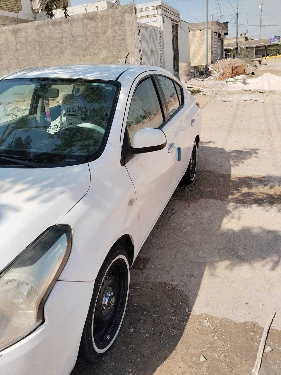 نيسان صني موديل ٢١ هندي اربيل الماني السيارة جديده مكفولة من الصبغ والتبديل والضربه بيها بارد مكان واحد فقط بالجاملغ الامامي مكينه وكير وتبريد وحداديه على الشرط مكاني نجف السعر ٩٦  ماشيه ١٥٠ ألف  *********** بي واتساب
