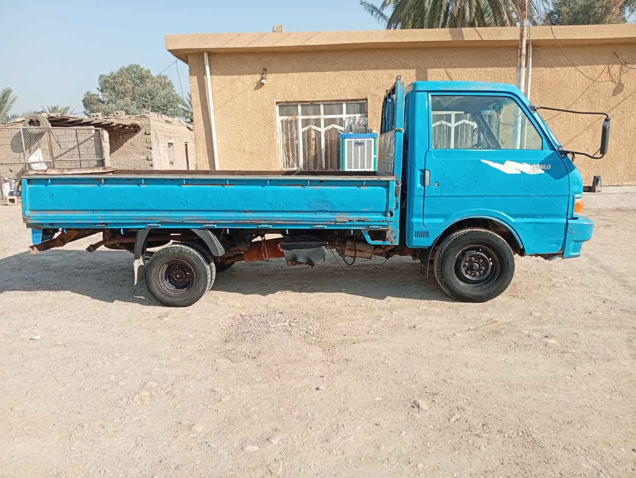 السلام عليكم
متاح 
كيا بنكو 
موديل 96 تك قماره 
كير واكسن وشاصي مكفولات
العنوان بغداد المدائن 
السعر 45 وبيها مجال
الاستفسار الاتصال 
***********
