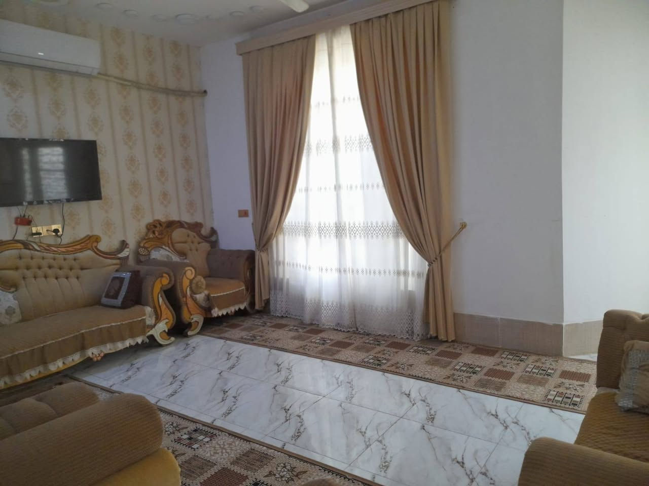 قرب السيطرت • ٢٥٠م • بيت ارضي