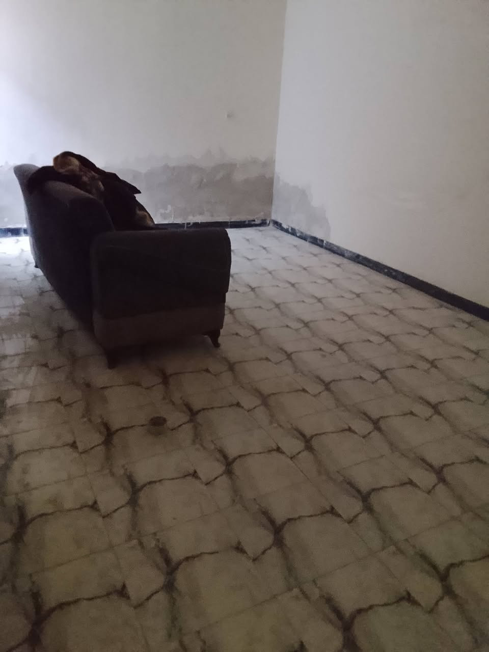 دار للبيع مساحه ١٦٥ اي ستفسار رقم ***********
