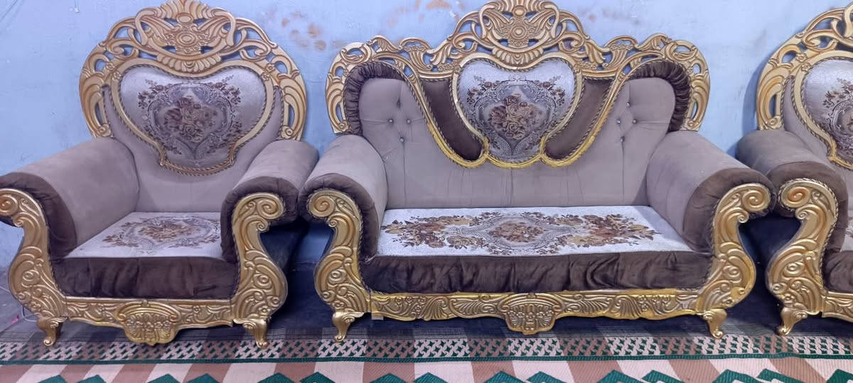 السلام عليكم تخم ملكي 10مقاعد مع 3طبلات كلش نضيف المكان الكاضميه السعر 350 الاستفسار الاتصال علا الرقم *********** يوجد الدينار توصيل داخل بغداد فقط
