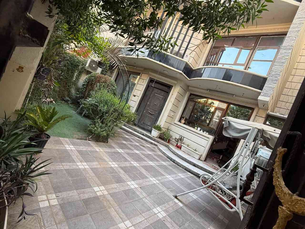 بيت للبيع نزال سليم قرب اسواق العامري
١٥٠متر يحتوي على ٣طوابق ٤غرف نوم 
مطبخ حار وبارد للاستفسار الاتصال على الرقم
***********
