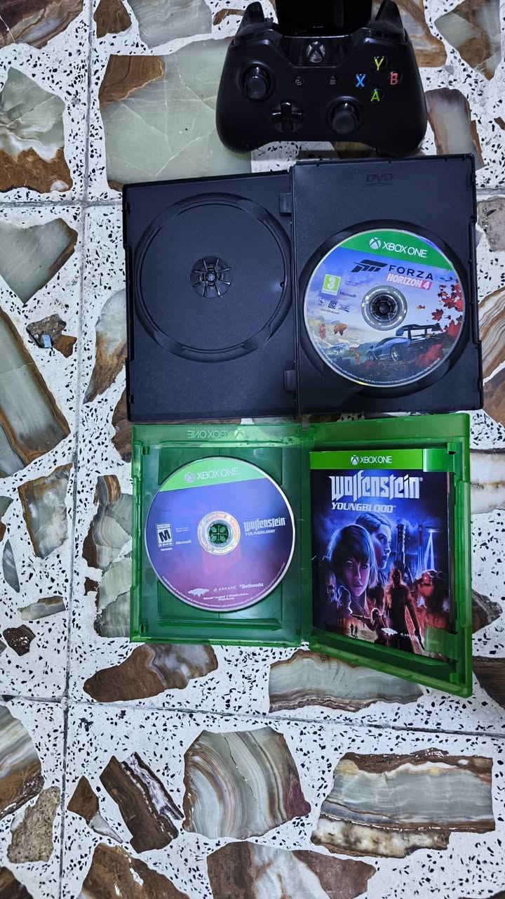 السلام عليكم 
XBOX ONE X 1 تيرا بداخله عدة العاب ويا قرصين Forza Horizon 4 و Wolfenstein Youngblood سعرة 225 وبي مجال 
دركسون PXN V9 GEN2 درجة 270- 900 كلش نظيف اخو الجديد سعره 125 وبي مجال مكاني بغداد الحرية ***********
