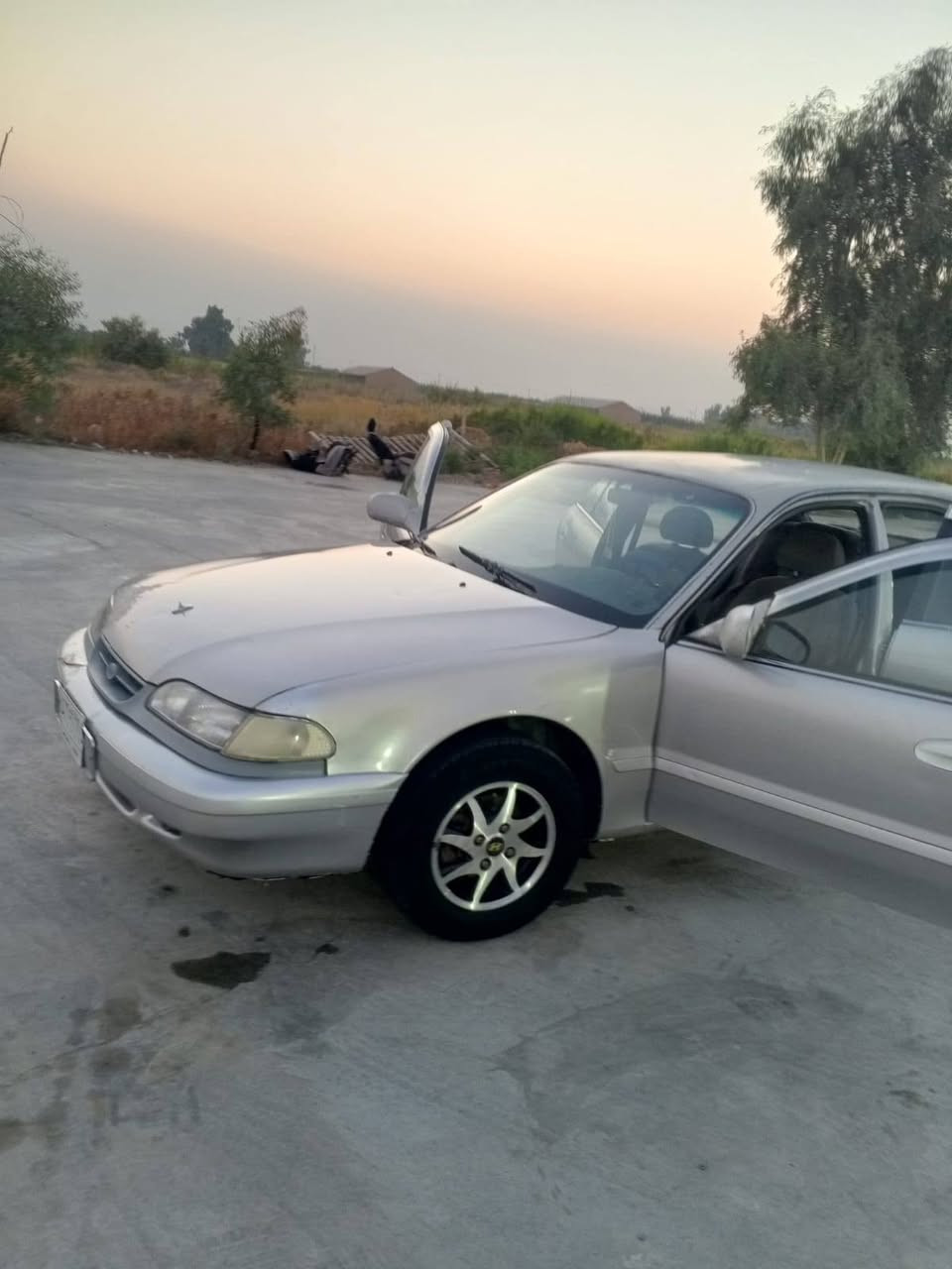 سلام عليكم سوناتا للبيع مديل ١٩٩٤ تخم تاير محرك مفتوح جديد كير عادي بدون ضربه تبريد شغال رقم بغداد مشروع وطني سعر ٣٦ وبهه مجال سفسار *********** ديالي

نص مكتوب في الصور:
- Akram Abd AL Hussain منشور POVA 6 Pro 5G 2026.07.17 11:55 AM 23mm f/1.8 1/183s ISO50 POVA 6 Pro 5G 2026.07.17 11:56 AM 23mm f/1.8 1/156s ISO50