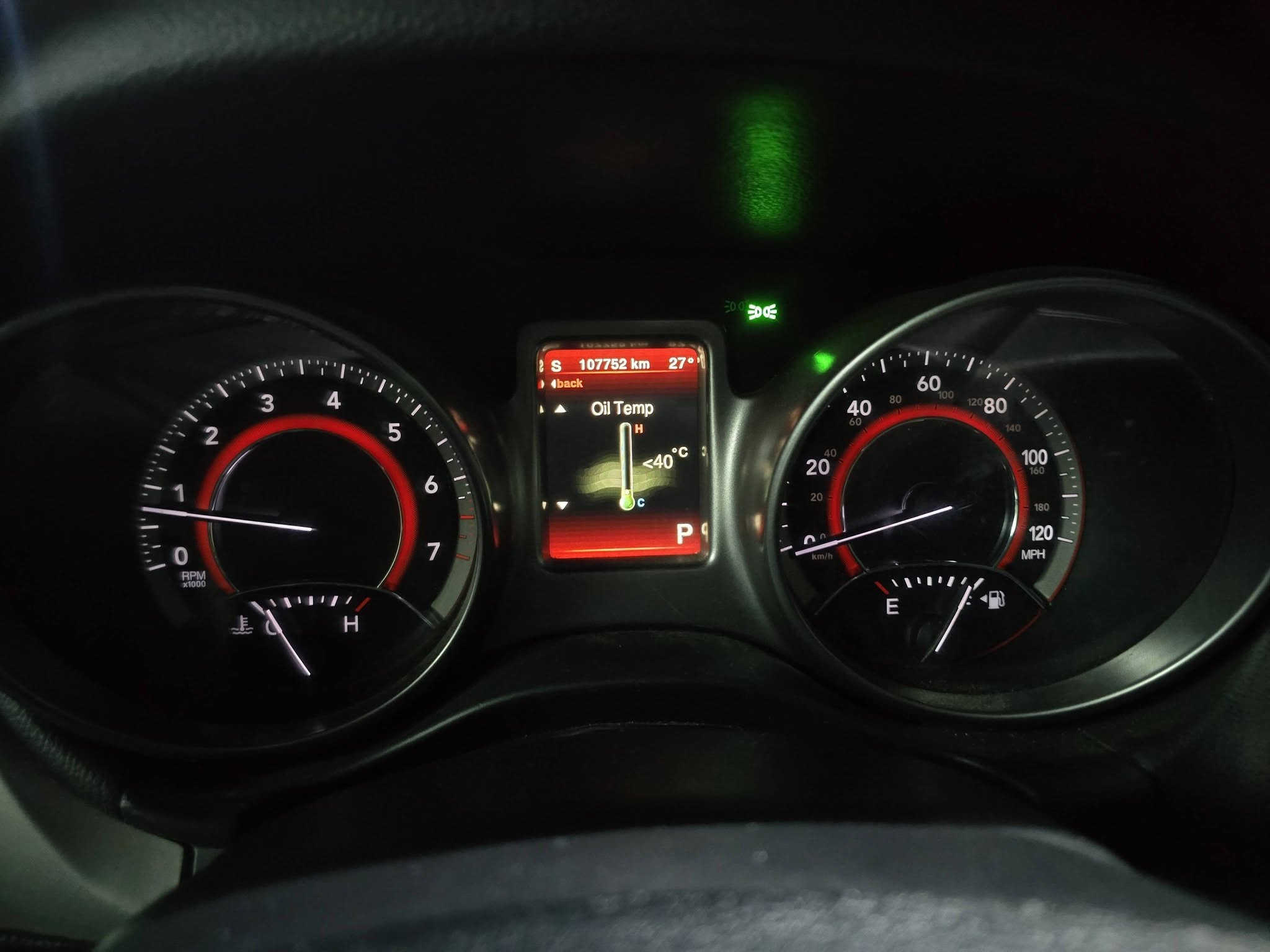 المحرك: 6 اسطوانات (V6) سعة 3.6 لتر Pentastar.
القوة القصوى: 283 حصان.

​عزم الدوران: 353 نيوتن.متر.

​ناقل الحركة: أوتوماتيكي من 6 سرعات (62TE).

​نظام الدفع: دفع رباعي مستمر (AWD).

​سعة خزان الوقود: 78 لتر.

​العجلات (الجنوط): ألومنيوم قياس 19 بوصة بلون أسود (Gloss Black).

​المصابيح: أمامية وخلفية بحواف سوداء داكنة مع مصابيح ضباب.

​الشاشة والترفيه: شاشة لمس نظام Uconnect قياس 8.4 بوصة.

​السعة والمقاعد: 3 صفوف تتسع لـ 7 ركاب بكسوة جلدية.

​نظام التكييف: أوتوماتيكي ثلاثي المناطق / 3 قطع (مستقل للرداء الأمامي الأيمن، الأيسر، والركاب في الخلف).

​تثبيت السرعة: نظام مثبت سرعة إلكتروني (Cruise Control) مع أزرار تحكم على عجلة القيادة.

​الدخول والدغاطات (البصمة): نظام دخول ذكي بدون مفتاح (Keyless Enter 'n Go) عبر أزرار بصمة على مقابض الأبواب الأمامية (باب السائق وباب السكن/

​ ​أنظمة الأمان والثبات: فرامل ABS، توزيع EBD، نظام الثبات الإلكتروني ESC، ومنع الانقلاب ERM.

​المساعدة على الركن: كاميرا خلفية ParkView مع  ParkSense.

​مراقبة الإطارات: نظام قراءة ملاحظة الارباك الامامي طاك والدشبول مغلف السنوية لسنة 2031 هزة والبراد صار 3اشهر من امسوي // ثاني جناي للسيارة صاحبة امبدل المحرك من اخذتة منة ابلادي 

ضغط الهواء في العجلات (TPMS).(***********//السعر 155$
