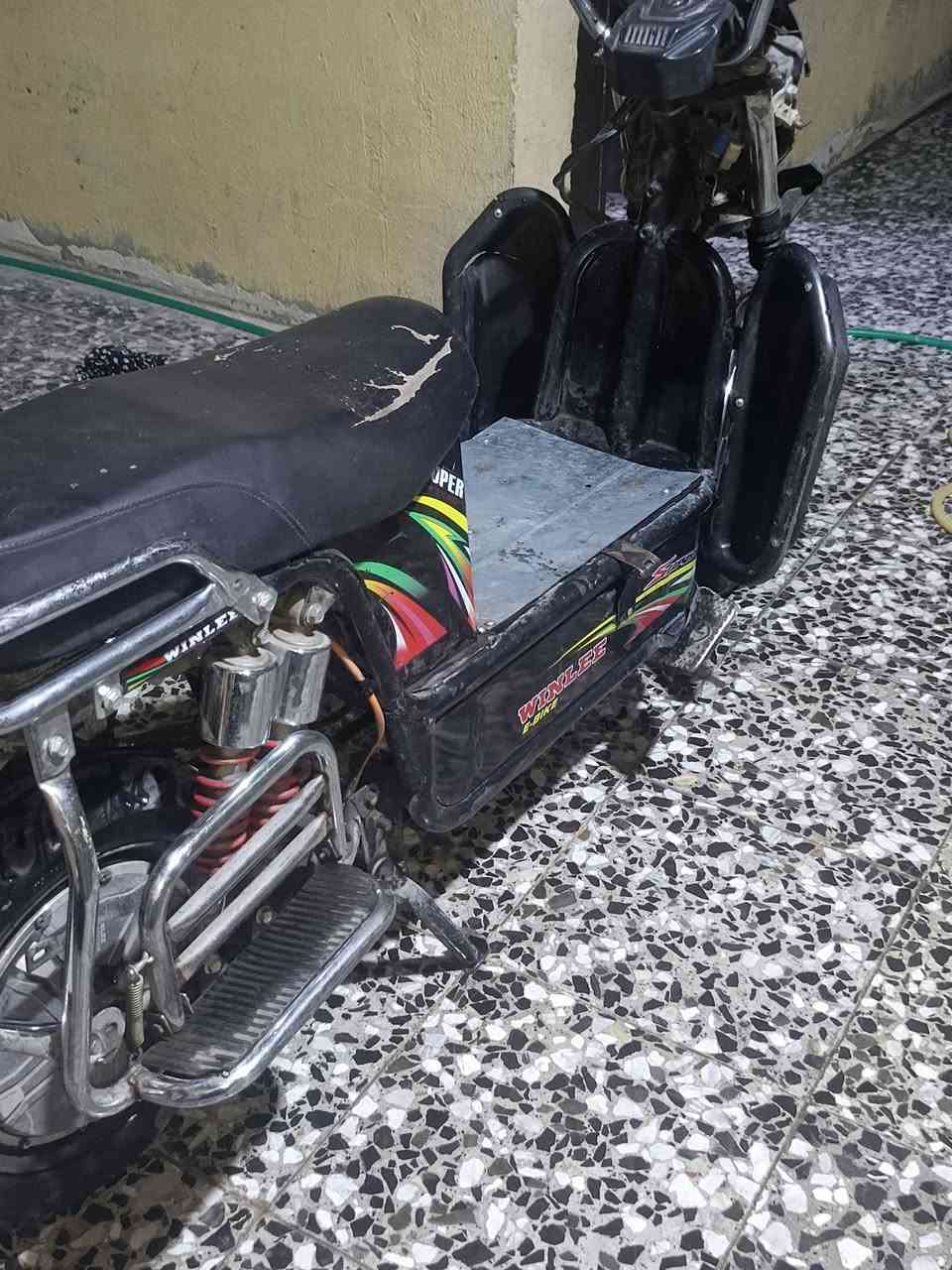 دراجه هارلي شحن 🔋⚡
عدد بطاريات 5 
دراجه تمشي ٤٠_٥٠كيلو 
تمشي 84حقيقي 75
نضام 3سرعات 
دراجه تتحمل حمل قوي ومرتبه
بريك خلفي فقط نضام دهن 
سعرها 400وبيها مجال لطيبين 
للاستفسار رقم***********
ابو ٢٥٠ لطبلي
