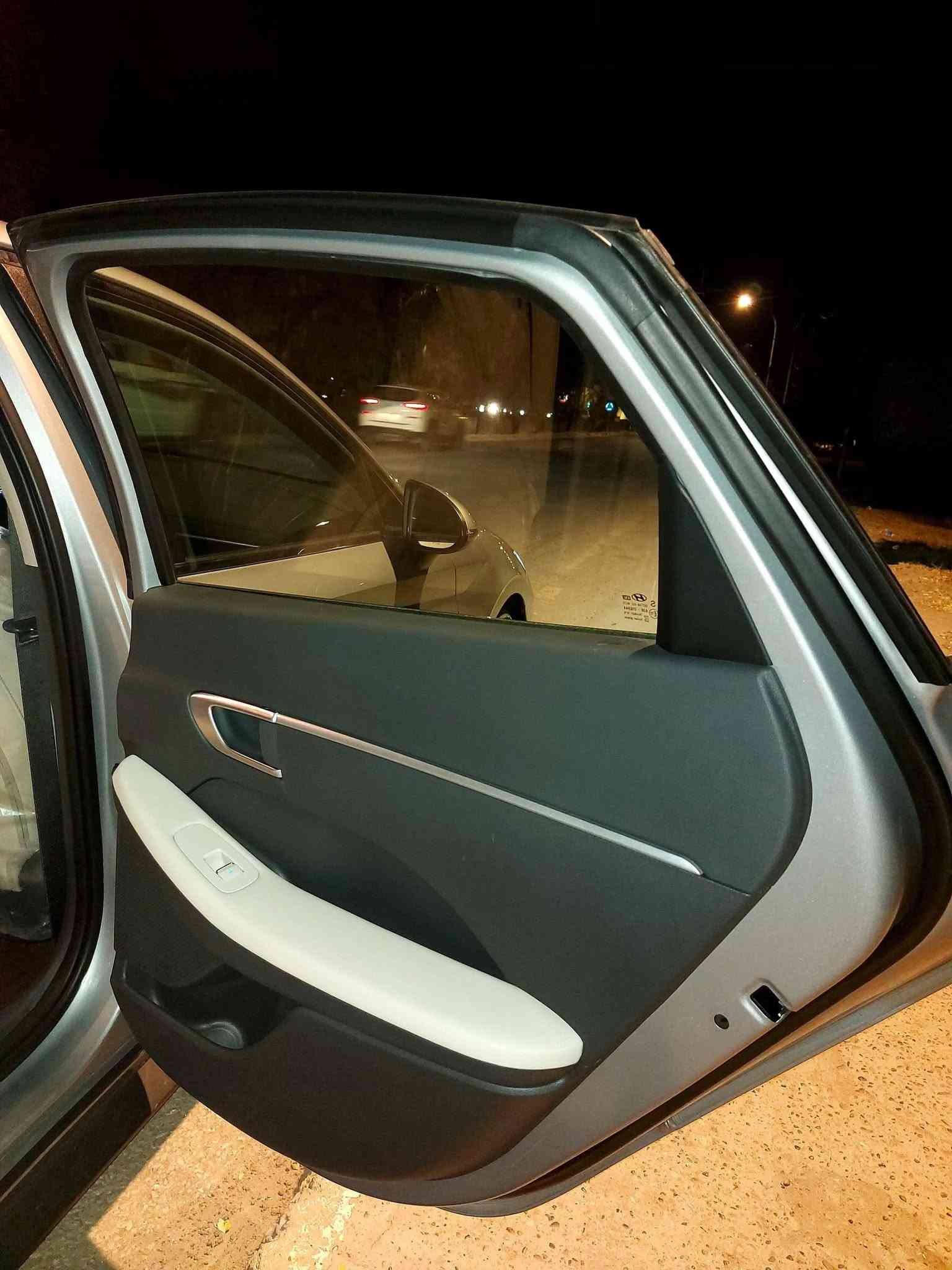 سلام عليكم
Sonata 2023 2.5L SE
السيارة وارد أمريكي حادثها خفيف كلش فقط الجاملغ الأيسر الأمامي معدل و راجع نفسه لا صبغ و لا دواخل و لا أي شيء 
رادار أمامي تفاعلي
رادارت جانبية تفاعلية
رادار خلفي تفاعلي 
المرايات تعتيم ذاتي كلهن 
مثبت سرعة
أوامر صوتية 
نظام خروج عن المسار 
قيادة شبه ذاتية
تحديد مسافة بينها و بين السيارة الأمامها 
Auto start stop engine 
4 وضعيات قيادة 
سايد بريك كهربائي {دگمة}
أوتو هولد 
داخل أبيض 
كامرة خلفية مزدوجة 
بك لايتات لدات
لايت لد و عدسات 4 لكل لايت
شاشة حجم 8 إنج تدعم أبل كار بلي و أندرويد أوتو وايرليس {بدون واير}
السيارة ما بيها أي مسج و لا كلوب مشتعل و نظيفة كلش بالواقع أحلى من الصور أستخدام قليل كلش ماشية 15 ألف ميل فقط السيارة سنوية بأسمي رقمها بغداد حلو و كتلوكاتها و دفاترها كلشي موجود و كلشي جاهز بيها على آخر حباية و بالعافية على الياخذها 
السعر 17,200 دولار 
مكان السيارة - الحلة
للتواصل و الأستفسار أكثر 
***********
