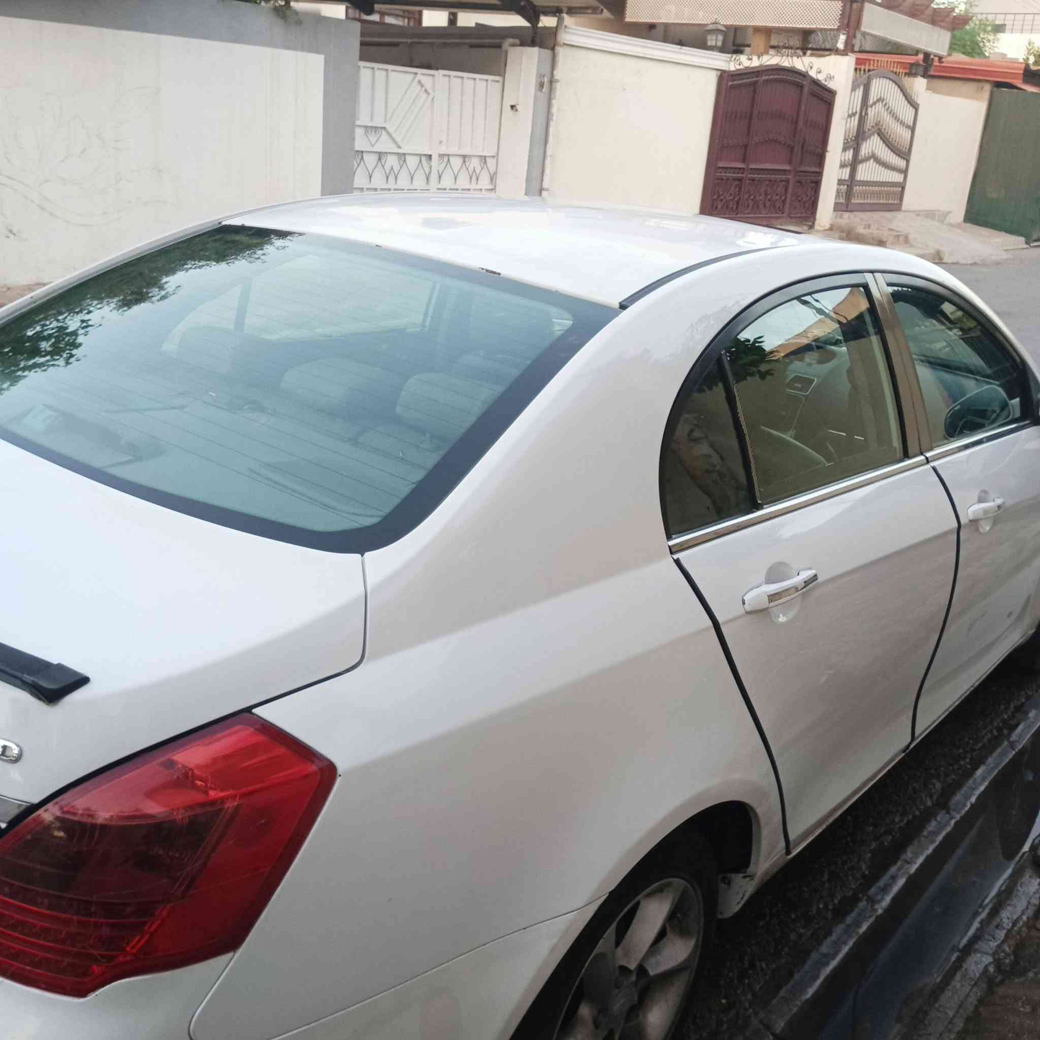 للبيع
EMGRAND    C7       2013
🔸محرك 1800 كورولا نحله بلادي
🔸كير اوتوماتيك كورولا بلادي
🔸بدون اي قطره صبغ ومعجون بيها فقط مكانين حگ شبر بارد 
🔸سقف سلايت
🔸اشاير بالمري
🔸باتري جديد 
🔸تخم تايرات جديد 
🔸ارضيه جلد 
🔸كشنات جلد
🔸تبريد 
سياره ما ناقصها شي بوجهك للشارع 
سنويه لغاية 2029
بطاقة بانزين بيها
رقم كركوك دولي
السعر 63 وبيها مجال 

مكاني كركوك حي العسكري 
***********
رجاء مو شراي لا تعبني والسوك كلشي بي
