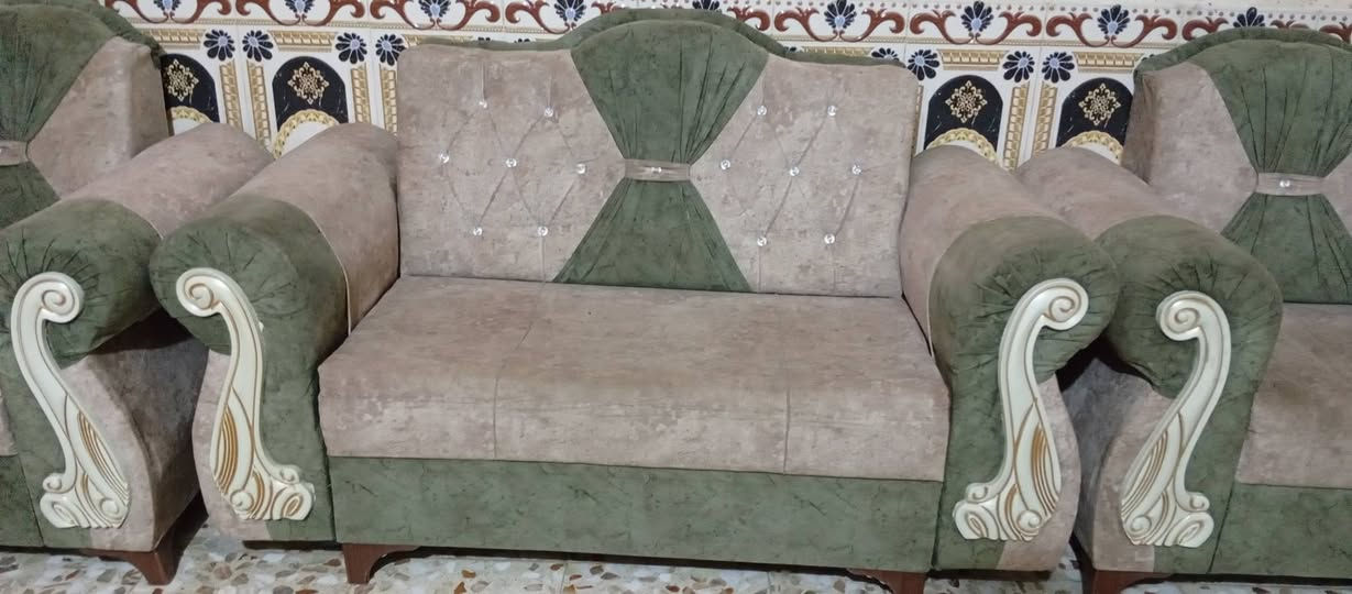 السلام عليكم تخم للبيع العنوان الجمهوري الشرقي الرقم ***********السعر 400وبيه مجال

