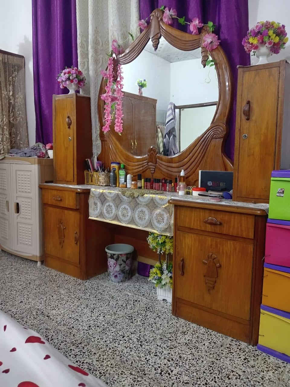 غرفه للبيع حطاطه صاج سعره 500الف وبيه مجال *********** /***********
