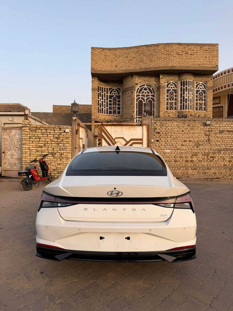 سلام عليكم شباب الانترا مديل 2023 مال اقصاد بعد سنه وتتحول وراعيه انسان راقي يسوي وكاله وجاهز السياره ماشيه 98 كفاله من الصبغ بيه بارد بالباب الي وره السايق وبيه بارد بالمدكر الكدام بدون اي صبغ السياره جاهزه من كلشي محرك 2000 دوش سياره مال بيت لا متعوبه ولا شي بيه رنك اسود وبيه ويلكب مالته موجود السعر 158 وبيه مجال قليل 
*********** البصرة, العراق
