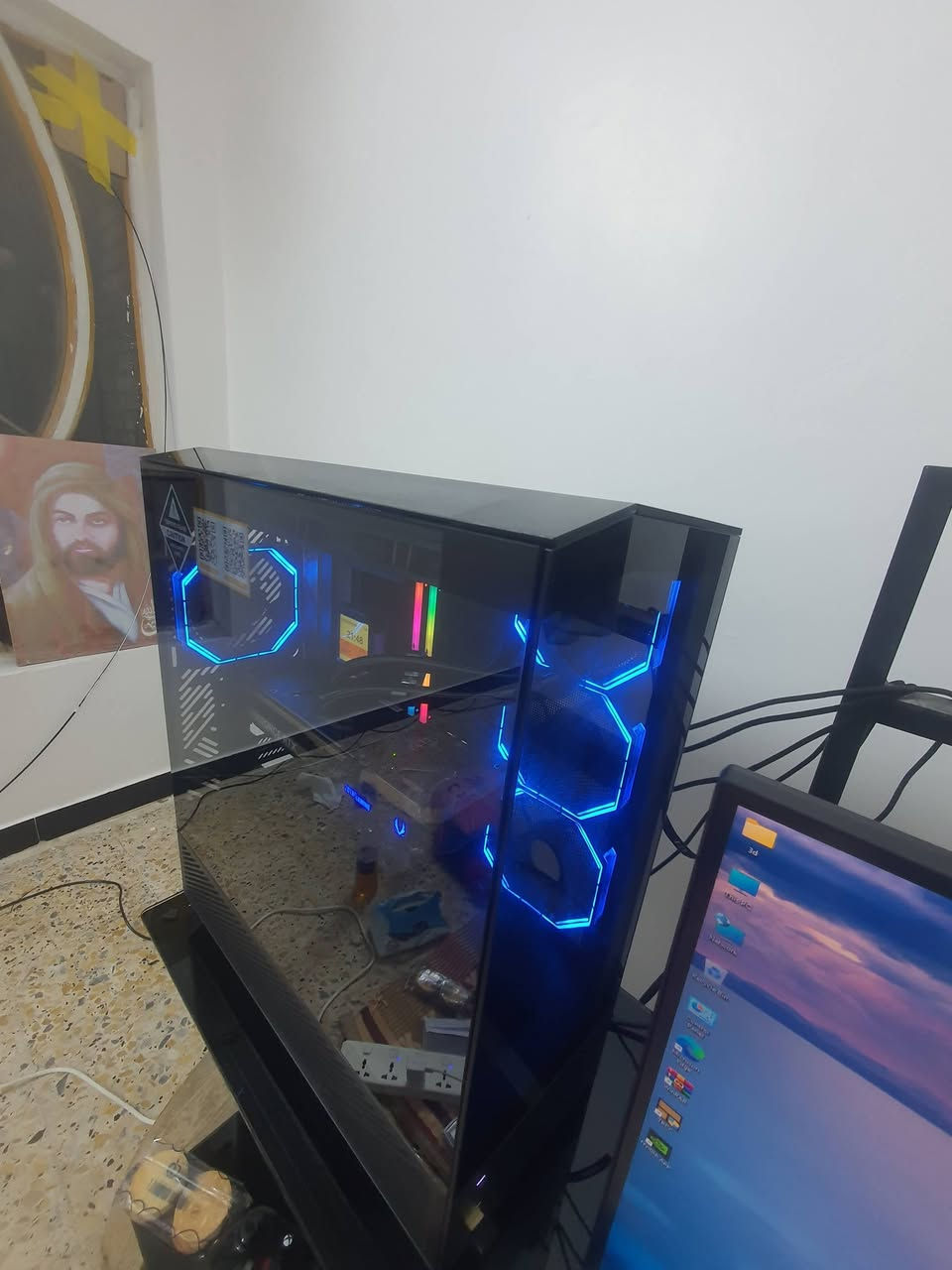 بيسي اليوم اشتريتها ما صار كم ساعه ولا مستخدمها وصار ضرف طارىء واريد ابيع .. موجود وصل الضمان سنه كاملة من مكتب 3d كالكسي الكترونيك
واتساب بغداد ماعندي توصيل ***********

اشتريتها ب 4 ملاين و ١٨٠ ..  وابيعها ب 4 قفل رجاءا

المعالج: AMD Ryzen 7 7800X3D

اللوحة الأم (Motherboard): SAPPHIRE NITRO+ B850A WIFI

الذاكرة العشوائية (RAM): VCOLOR XSKY MANTA 2x16 32GB 6400 CL32 DDR5 RGB

كرت الشاشة: geforce rtx 5080 zotac gaming sold core

مزود الطاقة (Power Supply): PSU DEEPCOOL PQ1000G 1000W

الكيس (Case): DarkFlash DY450 BLACK

المبرد المائي: FROZEN WARFRAME 360 BLACK
