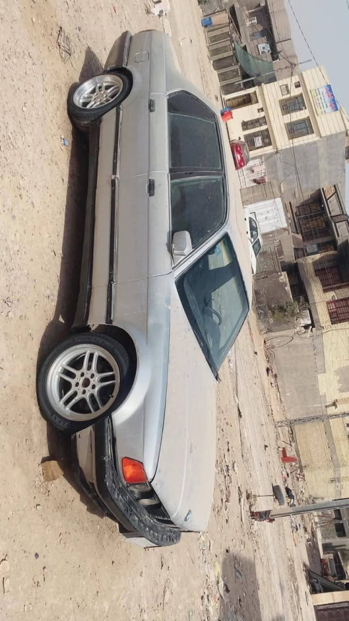 السلام عليكم للبيع سياره مصبوغه عام وبيها خربطه بل اير فلو ومحرك خير من الله ورقمه واسط والرقم الخلفيه ضايع وبيها وكاله عامه وبأي وقت تحويل وعرفتها مبدله بس ينرادلها ترتيب والسعر ٢٣ وبيها مجال حك الجيه ***********التصال على الواتساب فقط المكان بغداد
