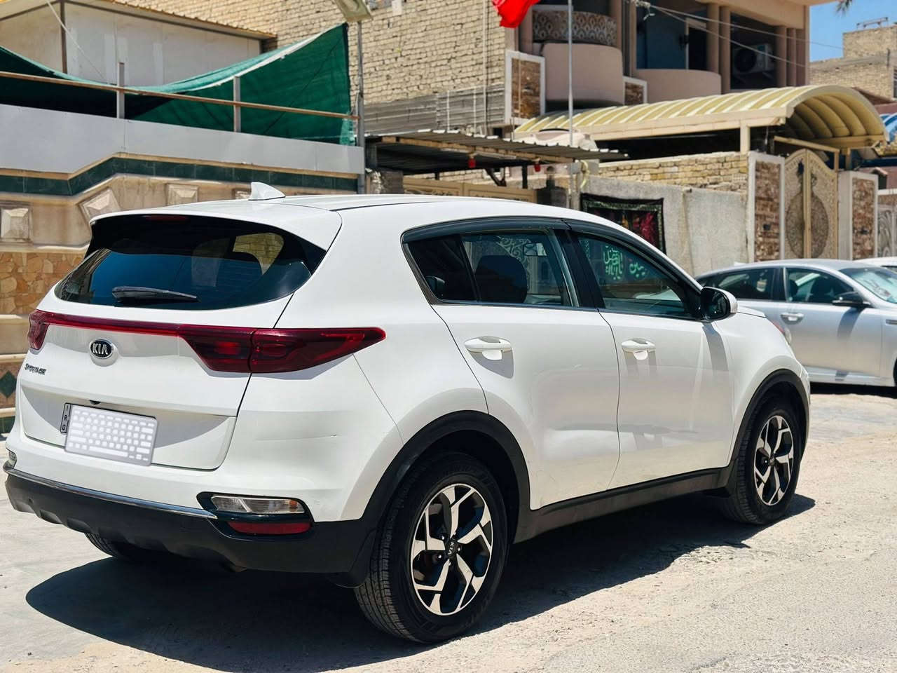 السلام عليكم سياره سبورتج موديل٢٠٢٠ وارد أمريكي ماشيه٥٣ حادثها جاملغ مكانها بغداد مواصفات شاشه كبيره رادار أمامي تحديد مسار السعر خاص اتصال على هاذ الرقم***********

