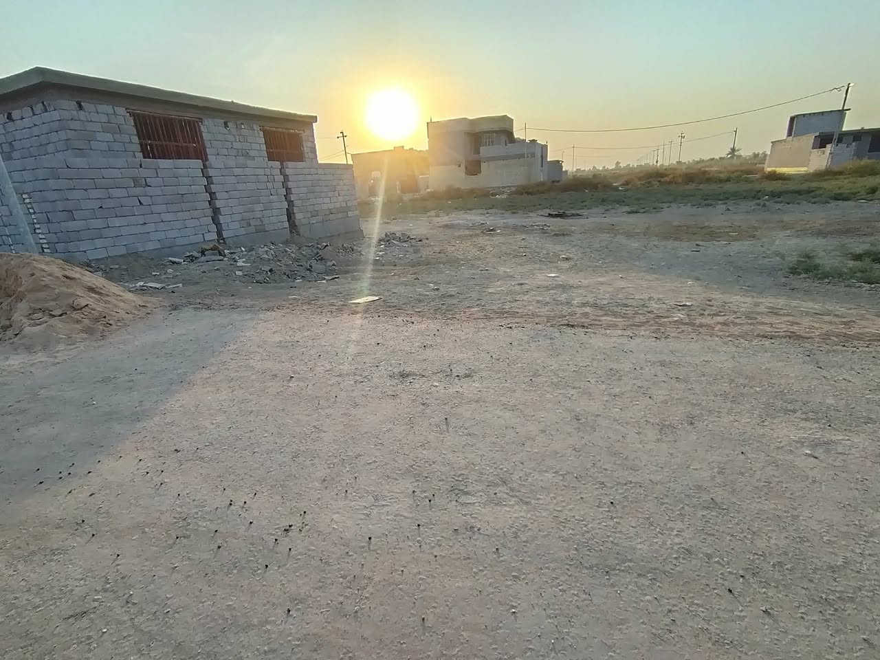 3 قطع أرض للبيع  ( اثنين متجاورات وواحدة مقابيلهن بنفس الشارع )
الموقع: حي الصحة  قرب مستشفى الامام علي عليه السلام. 
المساحة : كل قطعة 220م
( نزال 22 وواجهيه 10) 
السند: طابو زراعي (سند 25)
خدمات كاملة ( ماء وكهرباء وشارع تبليط وانارة). لقطع بلون لاخضر 
للاستفسار والتواصل:
***********
***********
