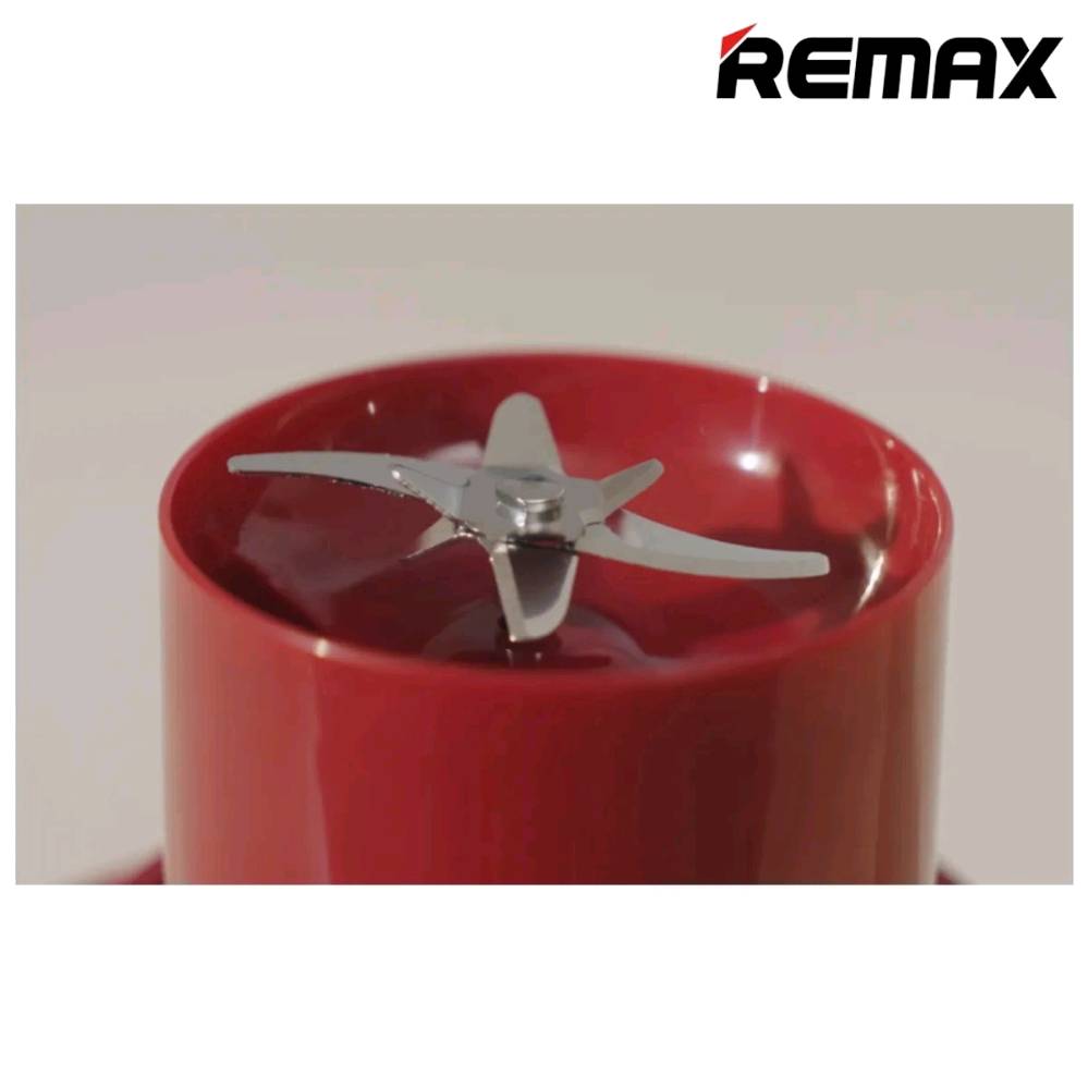 35 الف مع التوصيل 
ضمان سنتين من تاريخ الشراء 
خلاط عصائر محمول قابل شحن – سعة 850 مل REMAX RL-DD01
 
استمتع بتحضير العصائر والمشروبات الطازجة أينما كنت مع الخلاط المحمول، الذي يجمع بين السعة الكبيرة، الأداء القوي، وسهولة الحمل. يأتي بتصميم ذكي مع غطاءين للاستخدام المتعدد، وبطارية قابلة لإعادة الشحن لتوفير تجربة عملية في المنزل أو العمل أو أثناء السفر.

المميزات
نظام غطاءين: غطاء للخلاط وآخر للشرب المباشر.
سعة كبيرة 850 مل مناسبة للعصائر والمشروبات.
شفرات فولاذ مقاوم للصدأ مكونة من 10 شفرات لخلط أكثر كفاءة.
قادر على خلط الفواكه وتكسير الثلج.
مقبض حمل مدمج مع حزام كتف بطول 1.2 متر.
شحن عبر منفذ USB Type-C.
تصميم مناسب للسفر، التخييم، النادي الرياضي والاستخدام اليومي.
المواصفات
السعة: 850 مل
القدرة: 80 واط
عدد الشفرات: 10 شفرات من الستانلس ستيل
الخامات: هيكل PC شفاف + غطاء ABS/PP + شفرات ستانلس ستيل 304
منفذ الشحن: USB Type-C
مدة الشحن: 3–5 ساعات
عدد مرات الاستخدام: حتى 20 عملية خلط بالشحنة الكاملة
الحمل: مقبض يد + حزام كتف بطول 1.2 متر