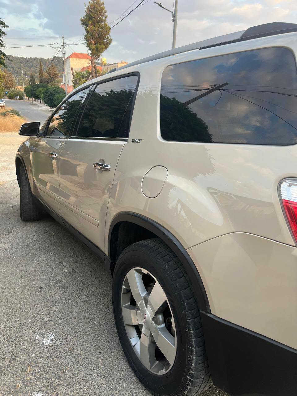 🚙 GMC Acadia 2012 للبيع 🔥

✨ اللون: شامبين
✨ الحالة: ممتازة جداً — بدون حوادث
⛽ محرك بنزين
⚙️ جير أوتوماتيك
👨‍👩‍👧‍👦 تتسع لـ 7 ركاب
🛋️ داخلية جلد فاخرة
📷 كاميرا خلفية
🛡️ مانع انزلاق + نظام إنذار
💺 مقاعد كهربائية
🔌 AUX / USB
🪟 زجاج ومرايا كهربائية
📄 مجمركة من الوكالة
📅 مرخصة لغاية 6/2027
🛡️ تأمين إلزامي

📍 الموقع: صويلح

📞 للاستفسار: 0776598302

نص مكتوب في الصور:
- السوق المفتوح OpenSooq
- السوق المفتوح OpenSooq ***********79 5454086
